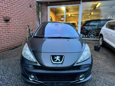 Peugeot 207 1,4 ESSENCE