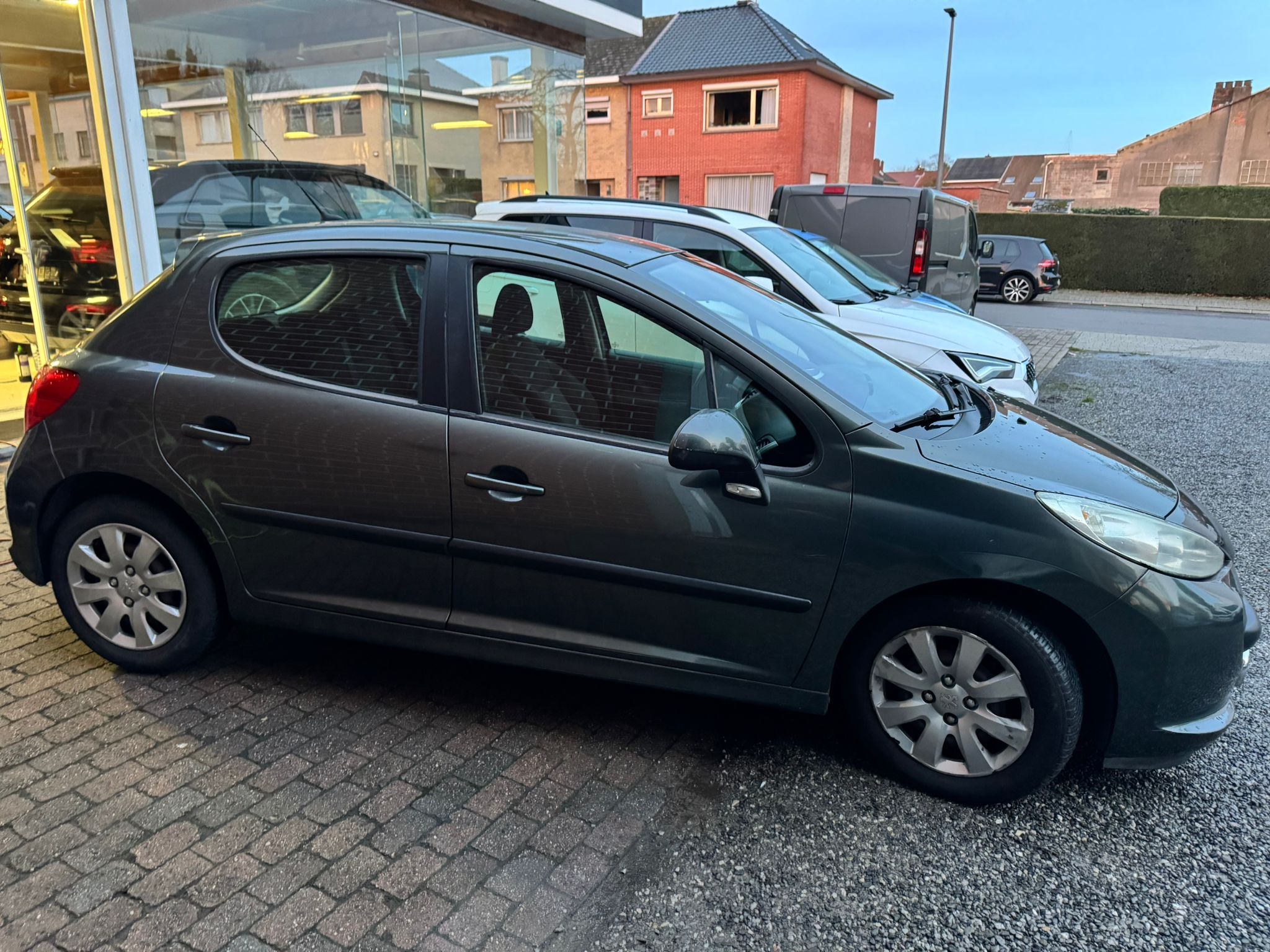 Peugeot 207 1,4 ESSENCE