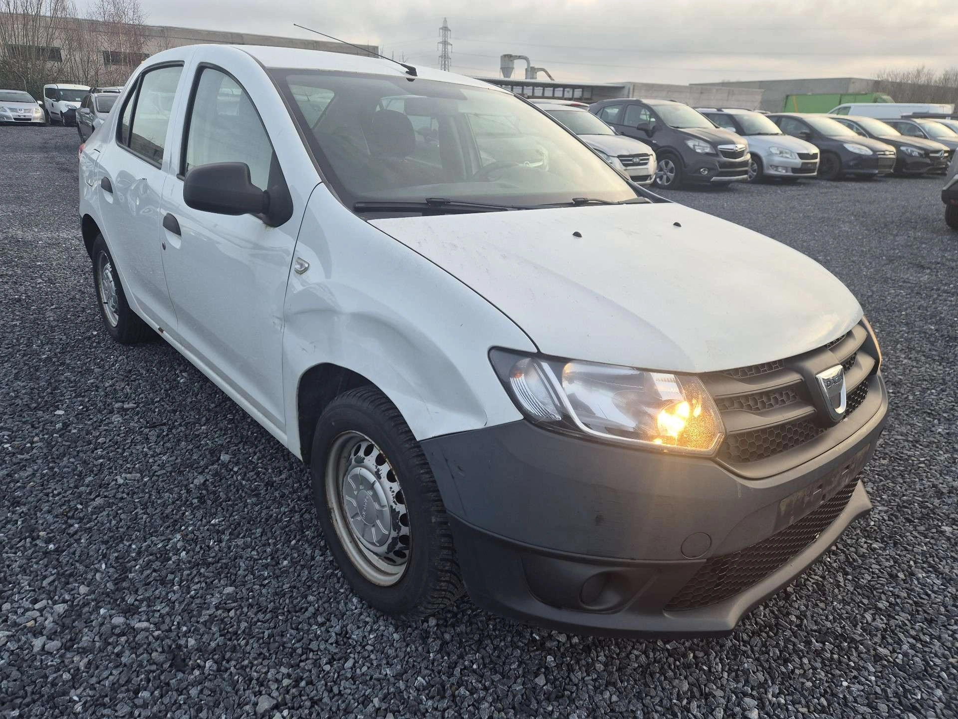 Dacia Logan 1.2i Ambiance//DEGATS CARROSSERIE//MARCHAND/EXPORT