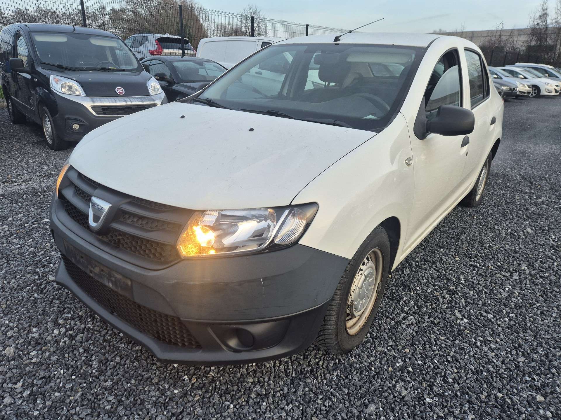 Dacia Logan 1.2i Ambiance//DEGATS CARROSSERIE//MARCHAND/EXPORT