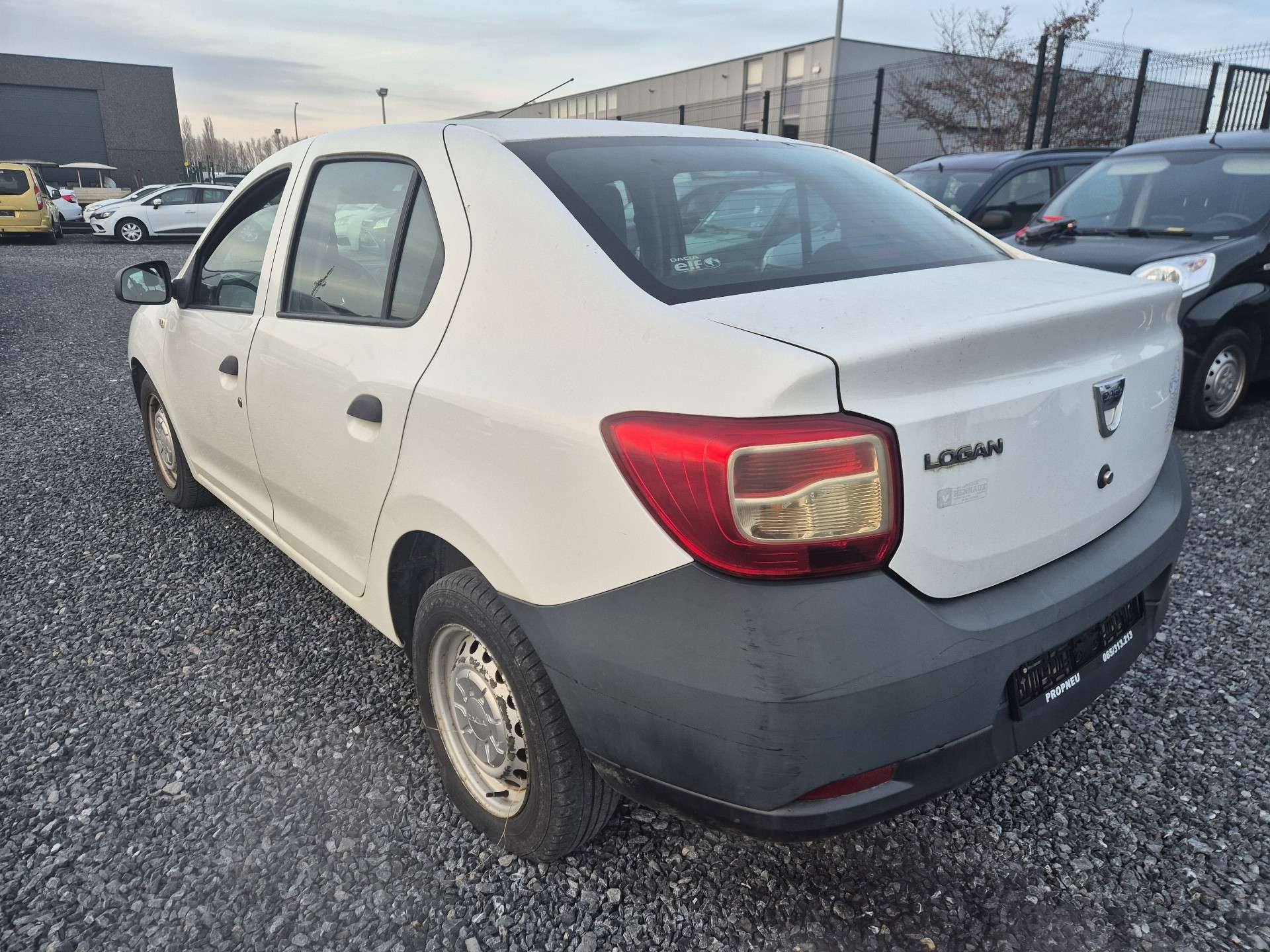 Dacia Logan 1.2i Ambiance//DEGATS CARROSSERIE//MARCHAND/EXPORT