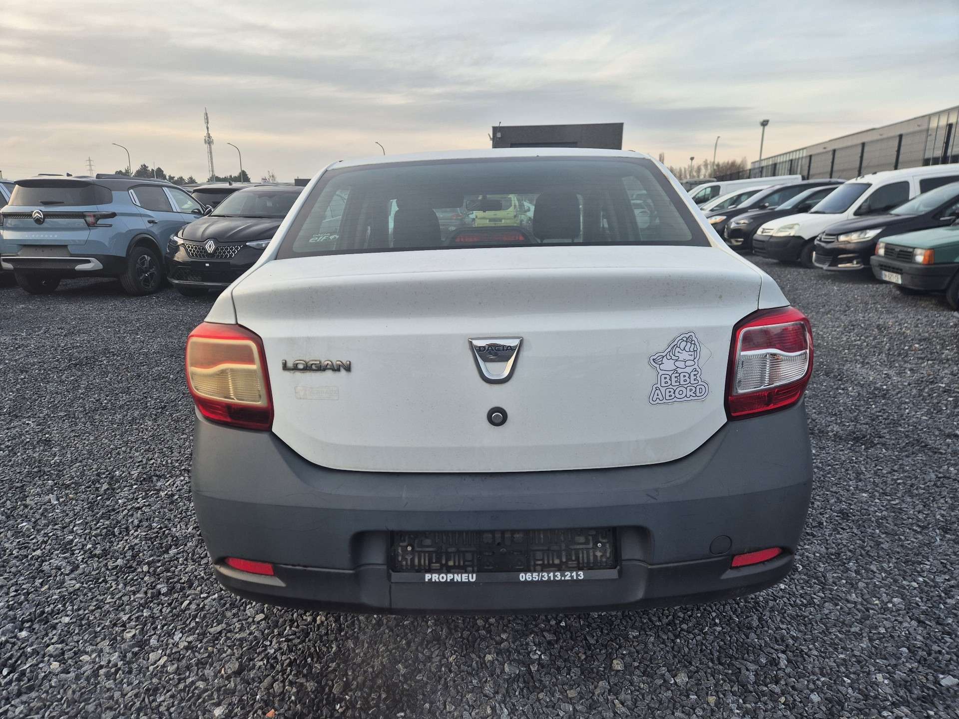 Dacia Logan 1.2i Ambiance//DEGATS CARROSSERIE//MARCHAND/EXPORT