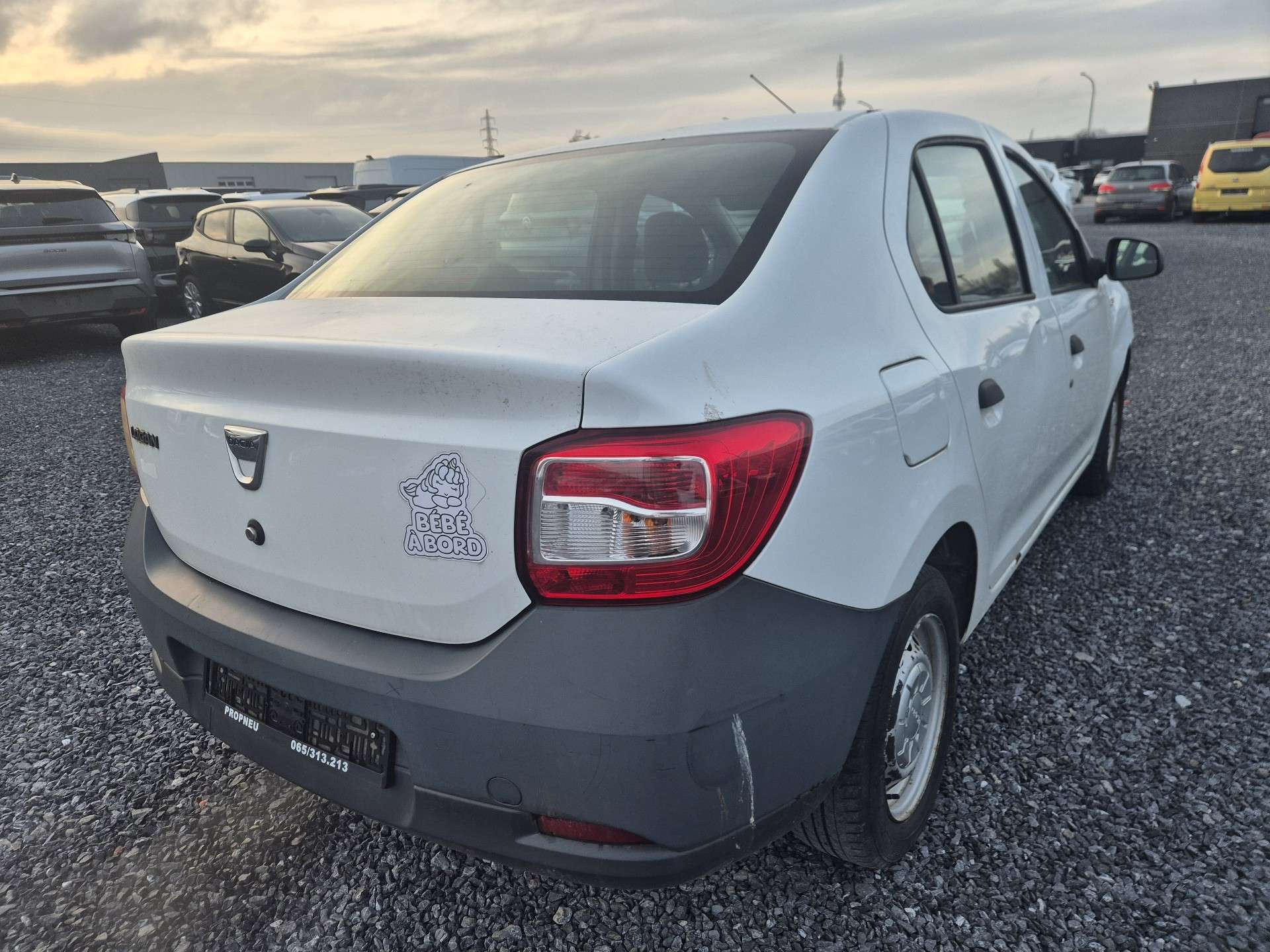 Dacia Logan 1.2i Ambiance//DEGATS CARROSSERIE//MARCHAND/EXPORT