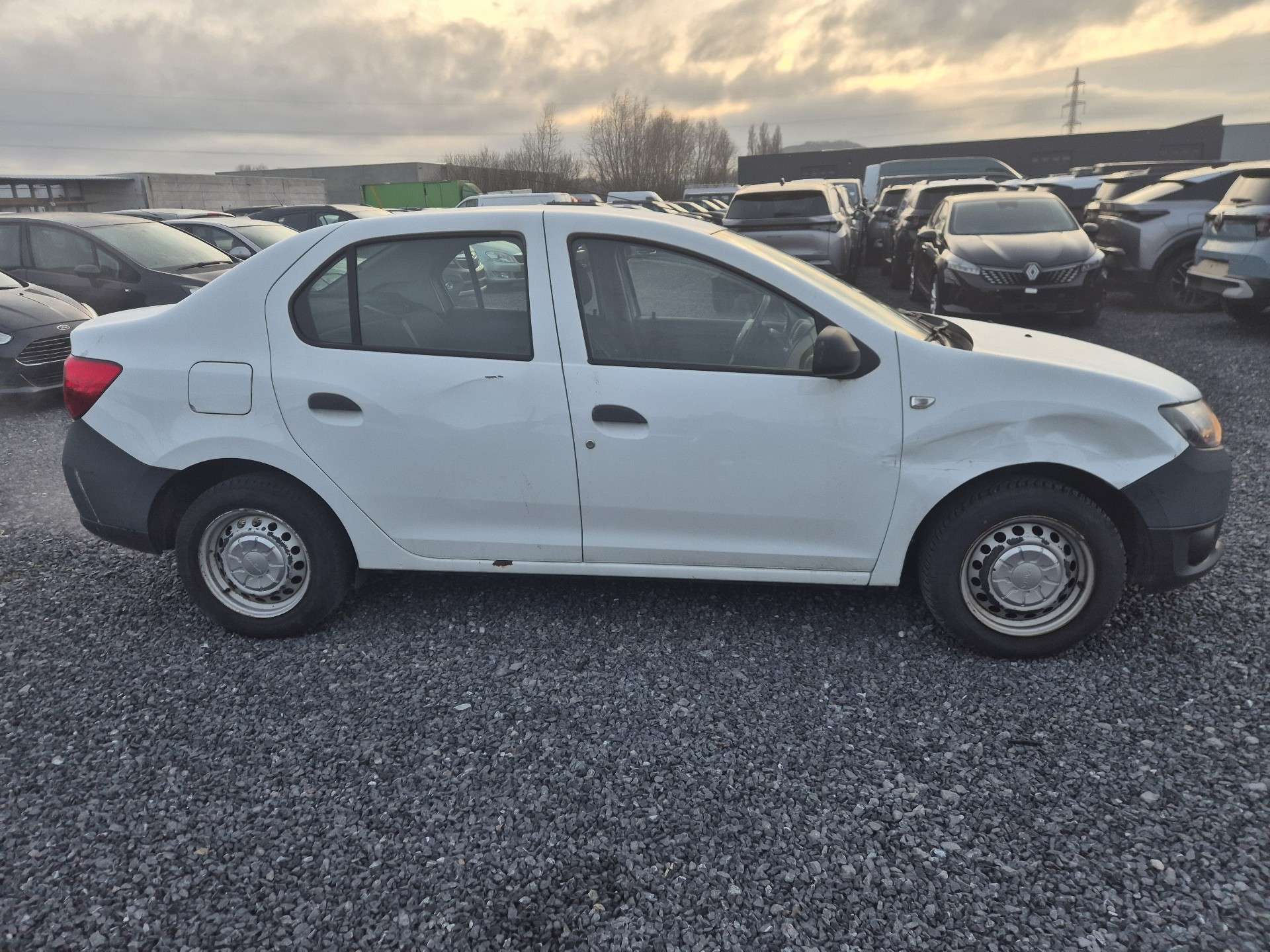 Dacia Logan 1.2i Ambiance//DEGATS CARROSSERIE//MARCHAND/EXPORT