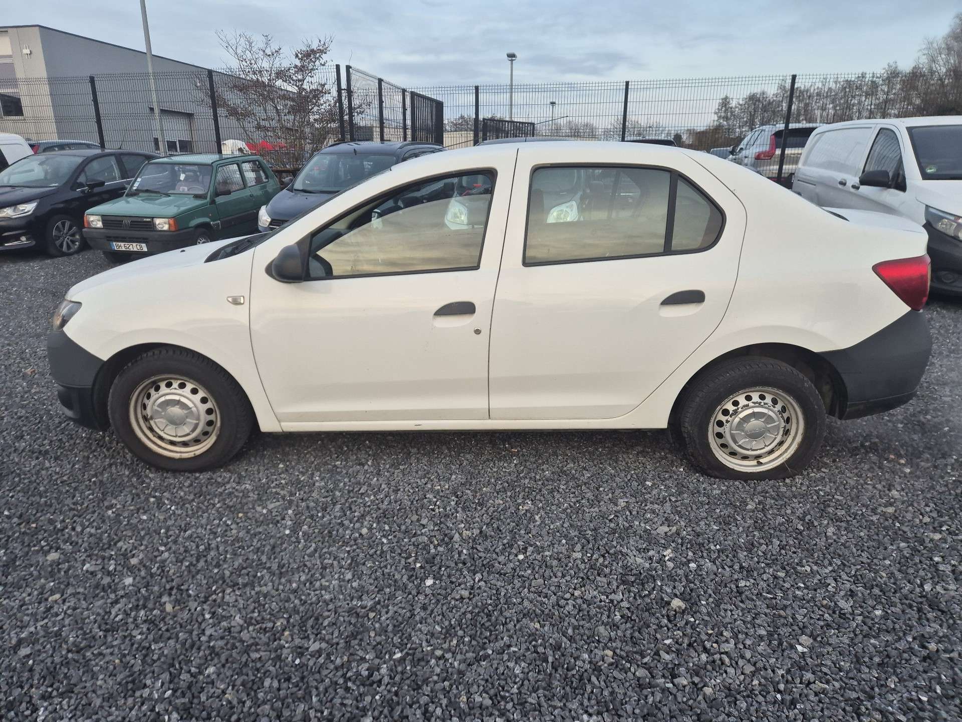 Dacia Logan 1.2i Ambiance//DEGATS CARROSSERIE//MARCHAND/EXPORT