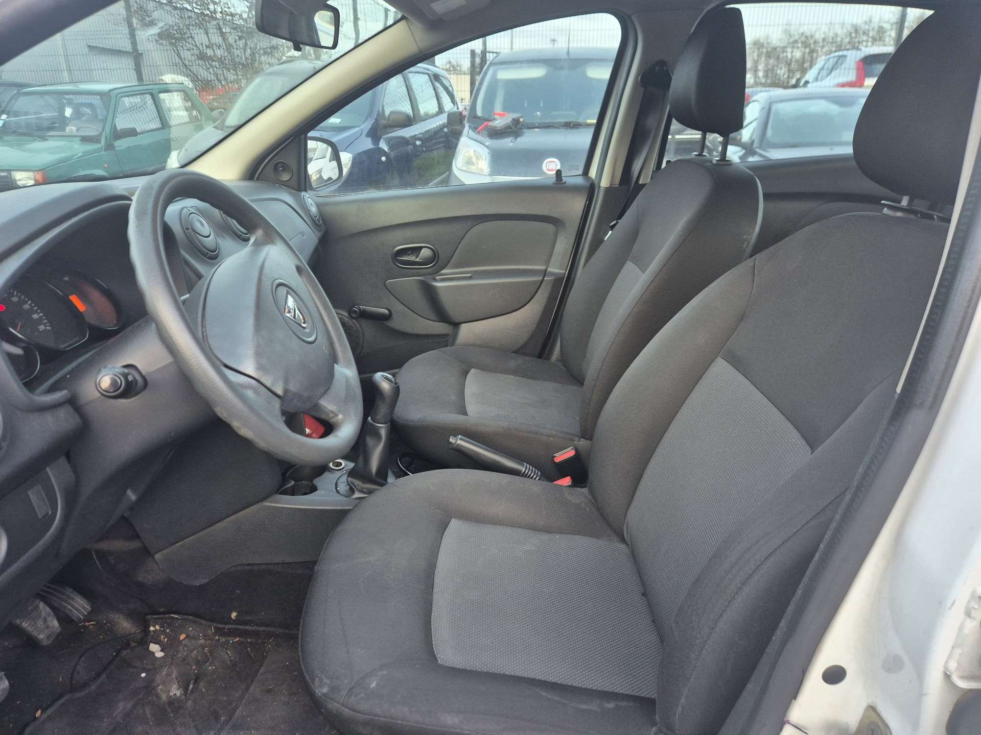 Dacia Logan 1.2i Ambiance//DEGATS CARROSSERIE//MARCHAND/EXPORT