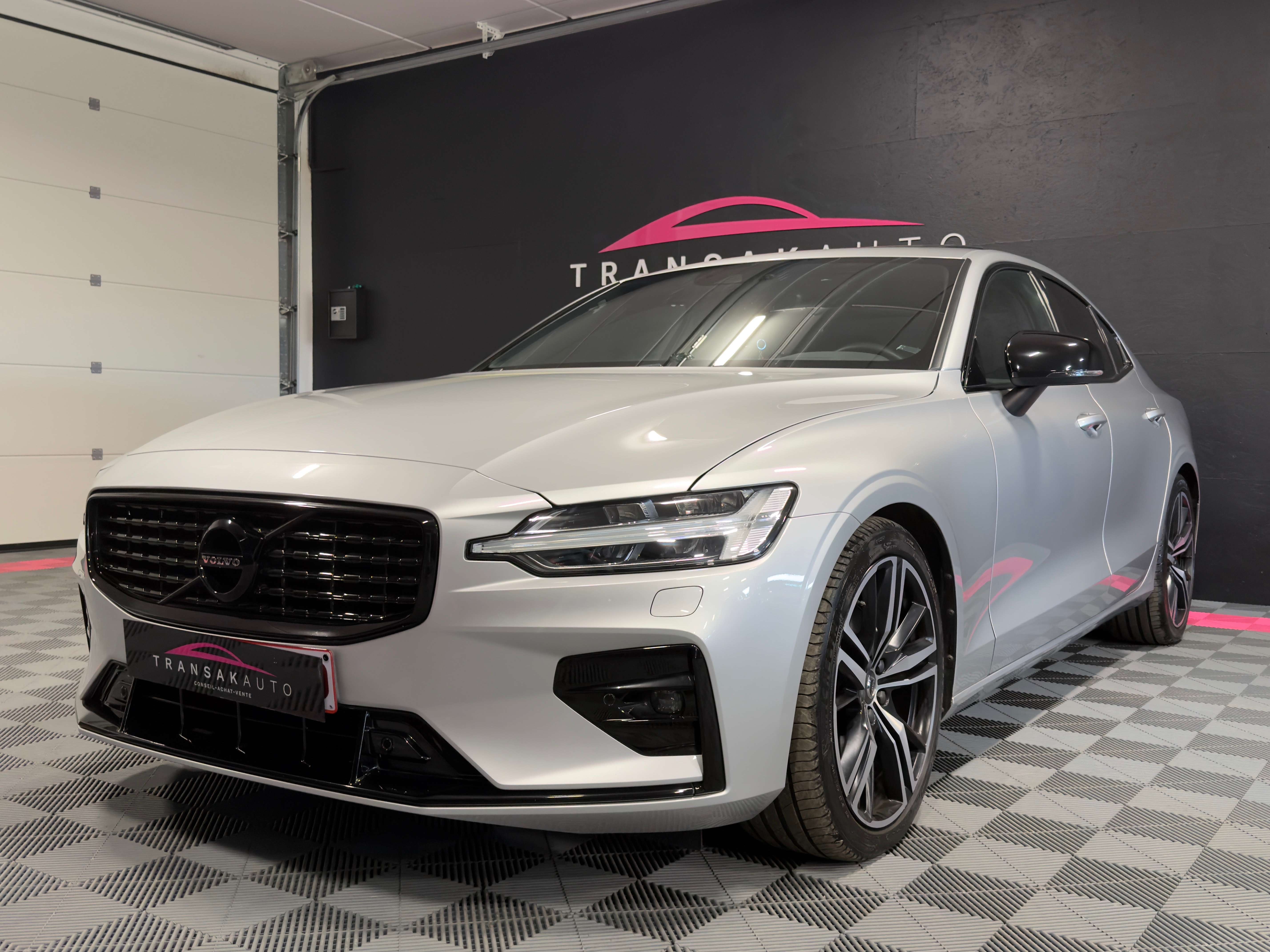 Volvo S60 2.0 B3 MHEV R-Design Geartronic — Toit ouvrant — H&K — Cuir — CarPlay