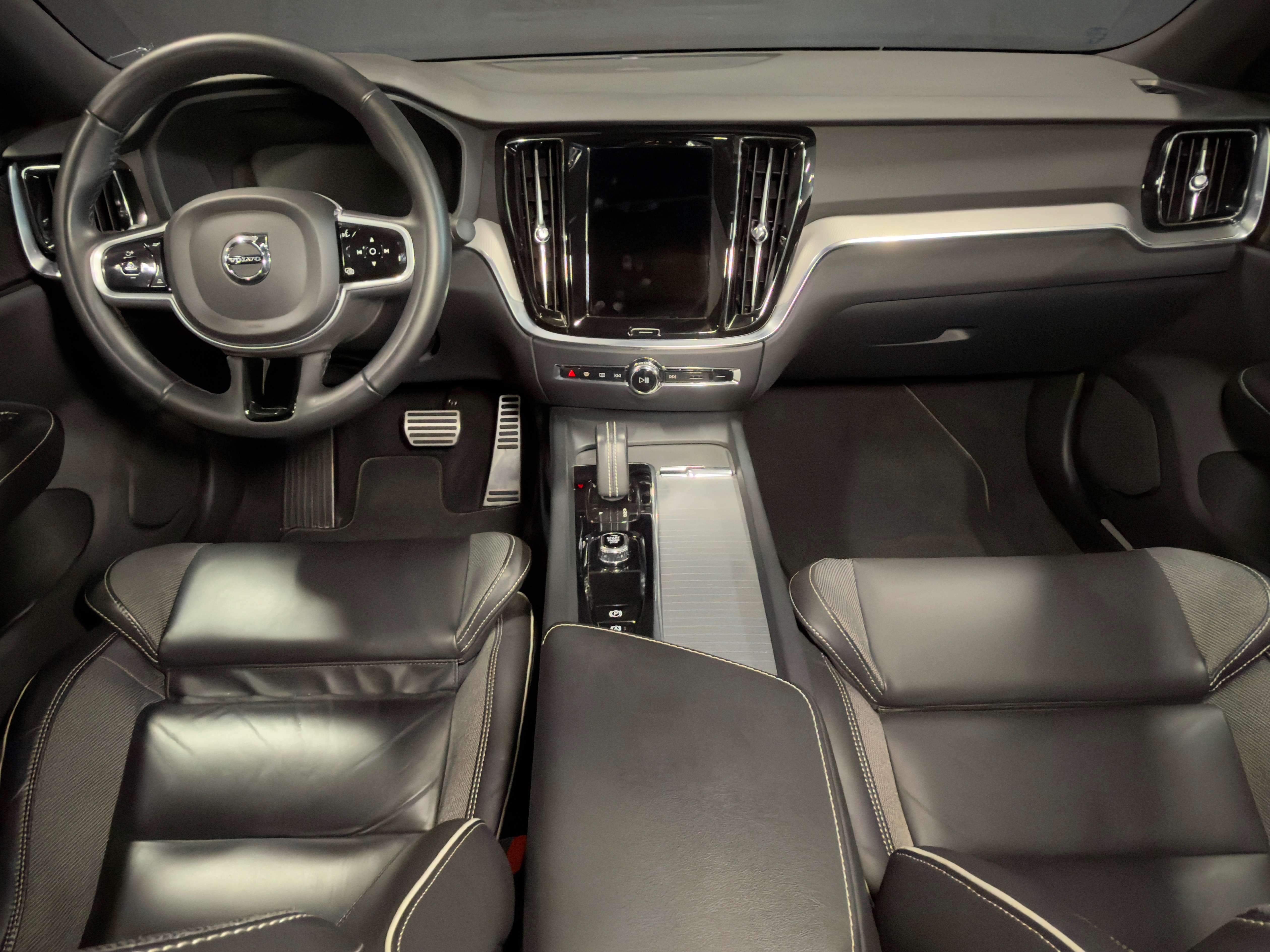 Volvo S60 2.0 B3 MHEV R-Design Geartronic — Toit ouvrant — H&K — Cuir — CarPlay