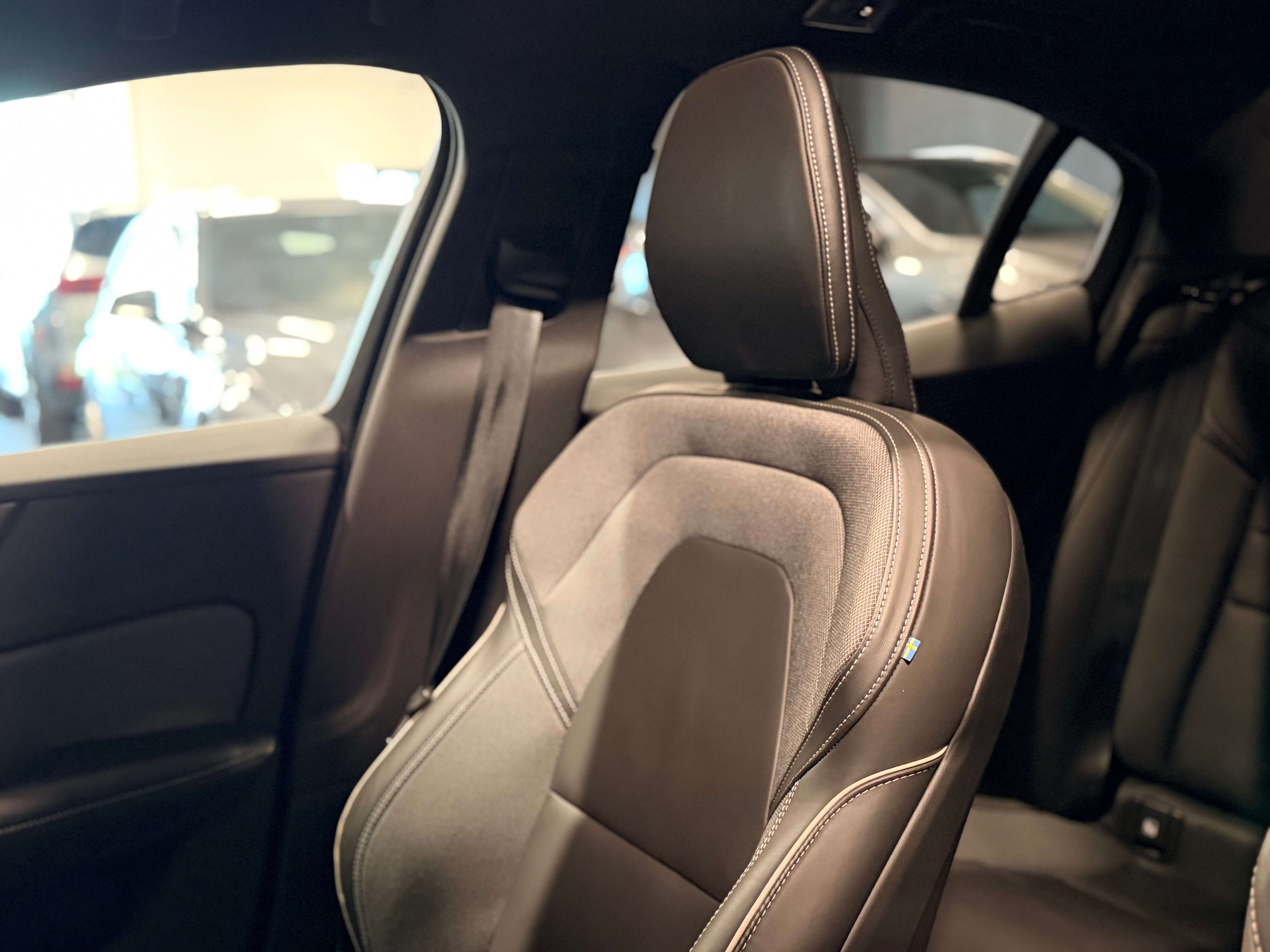 Volvo S60 2.0 B3 MHEV R-Design Geartronic — Toit ouvrant — H&K — Cuir — CarPlay