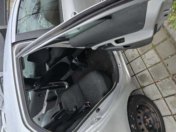 Toyota Yaris Yaris ii 1.4 - 90 d-4d