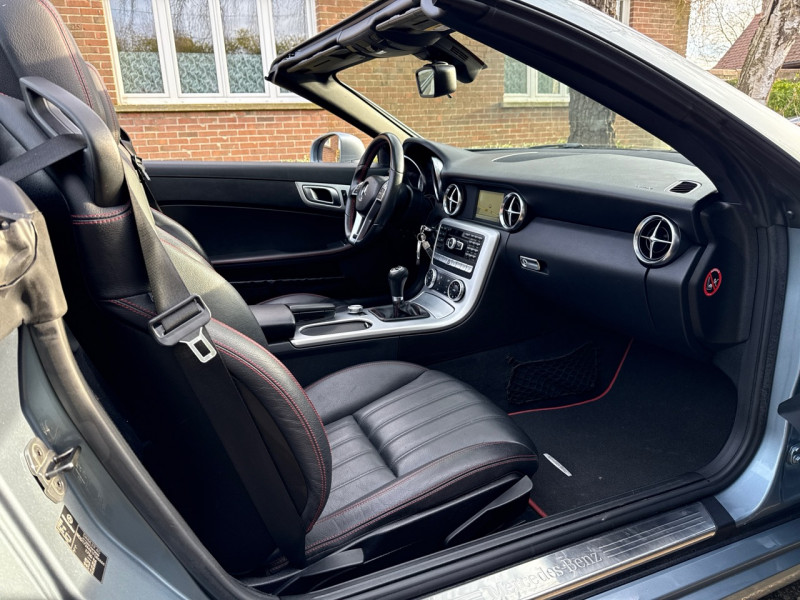 Mercedes-Benz CLASSE SLK 200 * PACK AMG * 87.000KM * 2016 * CUIR * GPS * SIEGES CHAUFF * LED