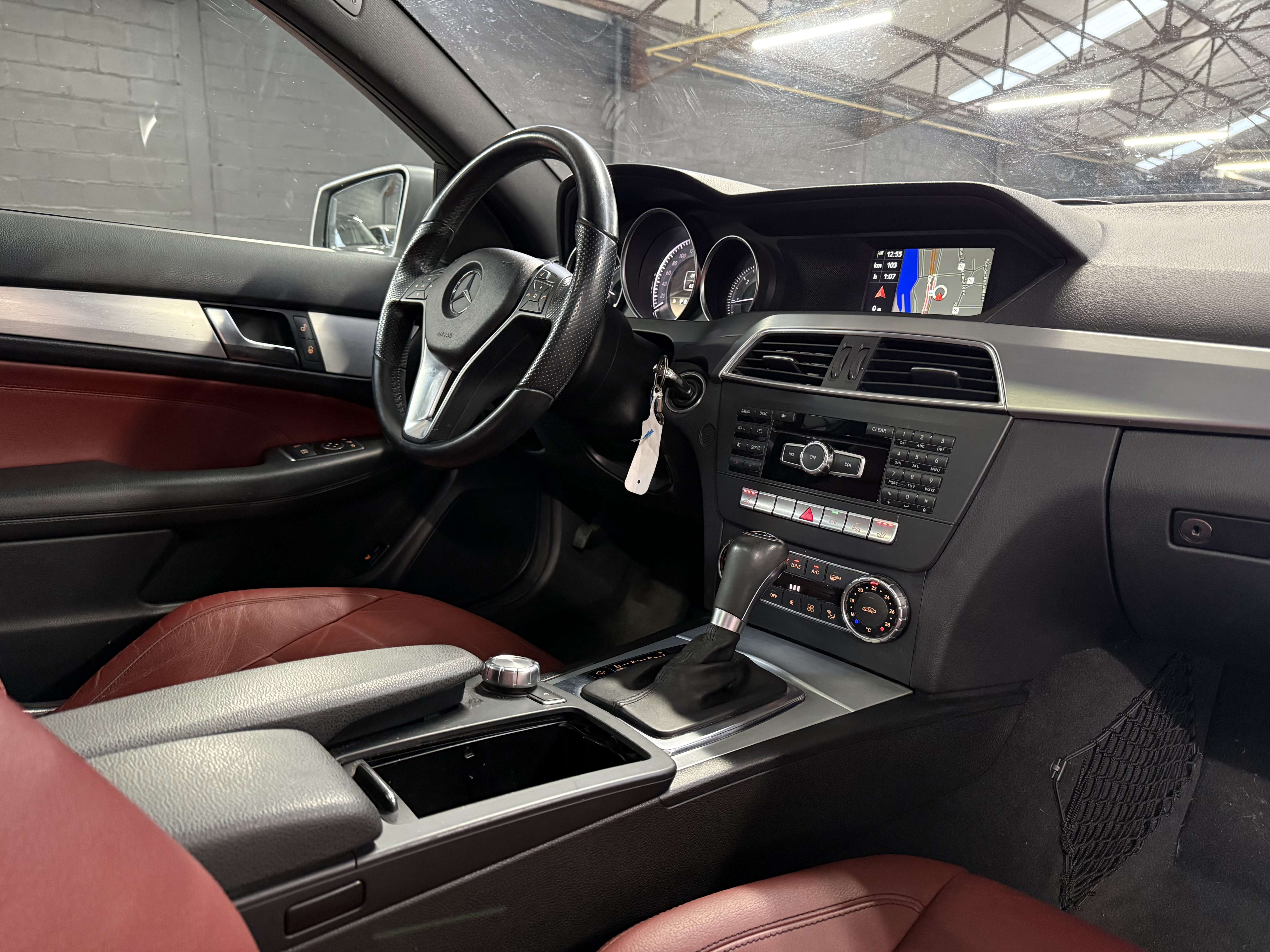 Mercedes-Benz C 220 CDI * TVA * 1ER PROP * TOIT PANO * SIEGE CH * CUIR