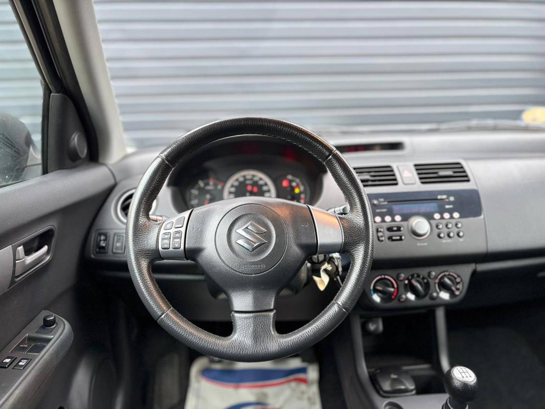 Suzuki Swift II 1.3 DDiS 75ch in the city 3p