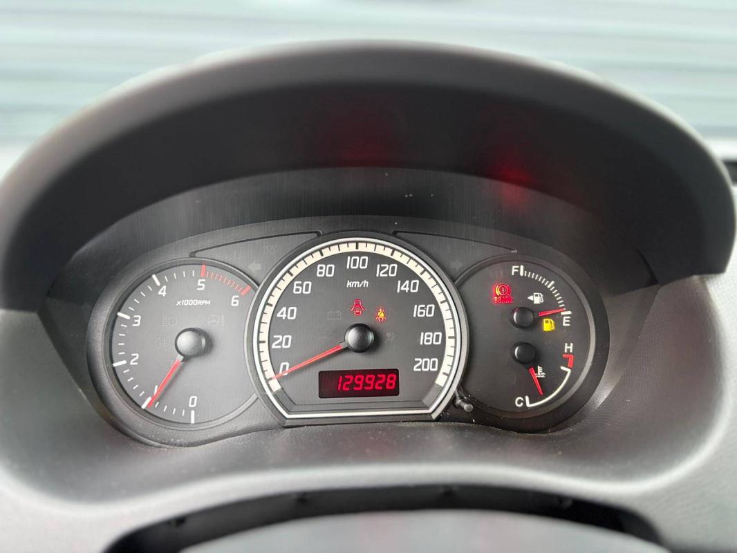 Suzuki Swift II 1.3 DDiS 75ch in the city 3p