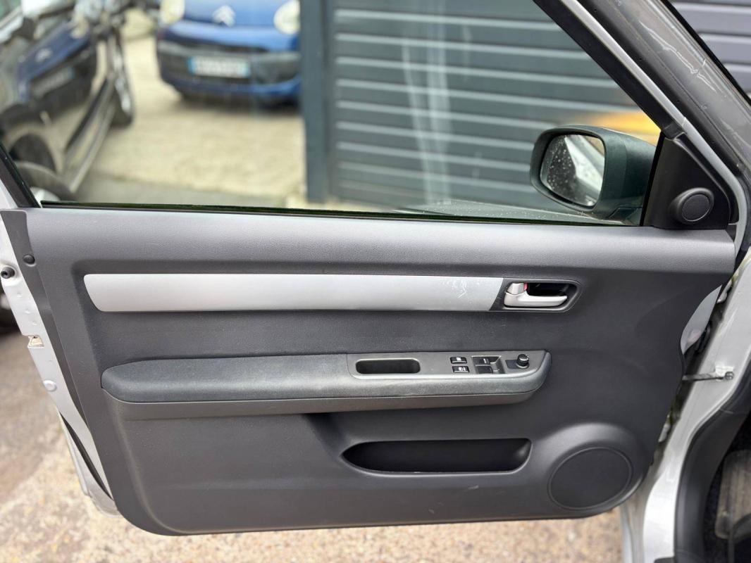 Suzuki Swift II 1.3 DDiS 75ch in the city 3p