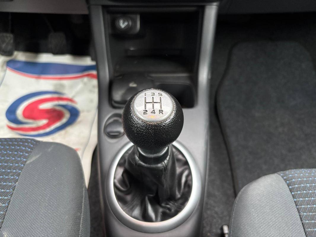 Suzuki Swift II 1.3 DDiS 75ch in the city 3p