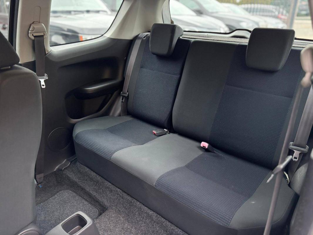 Suzuki Swift II 1.3 DDiS 75ch in the city 3p