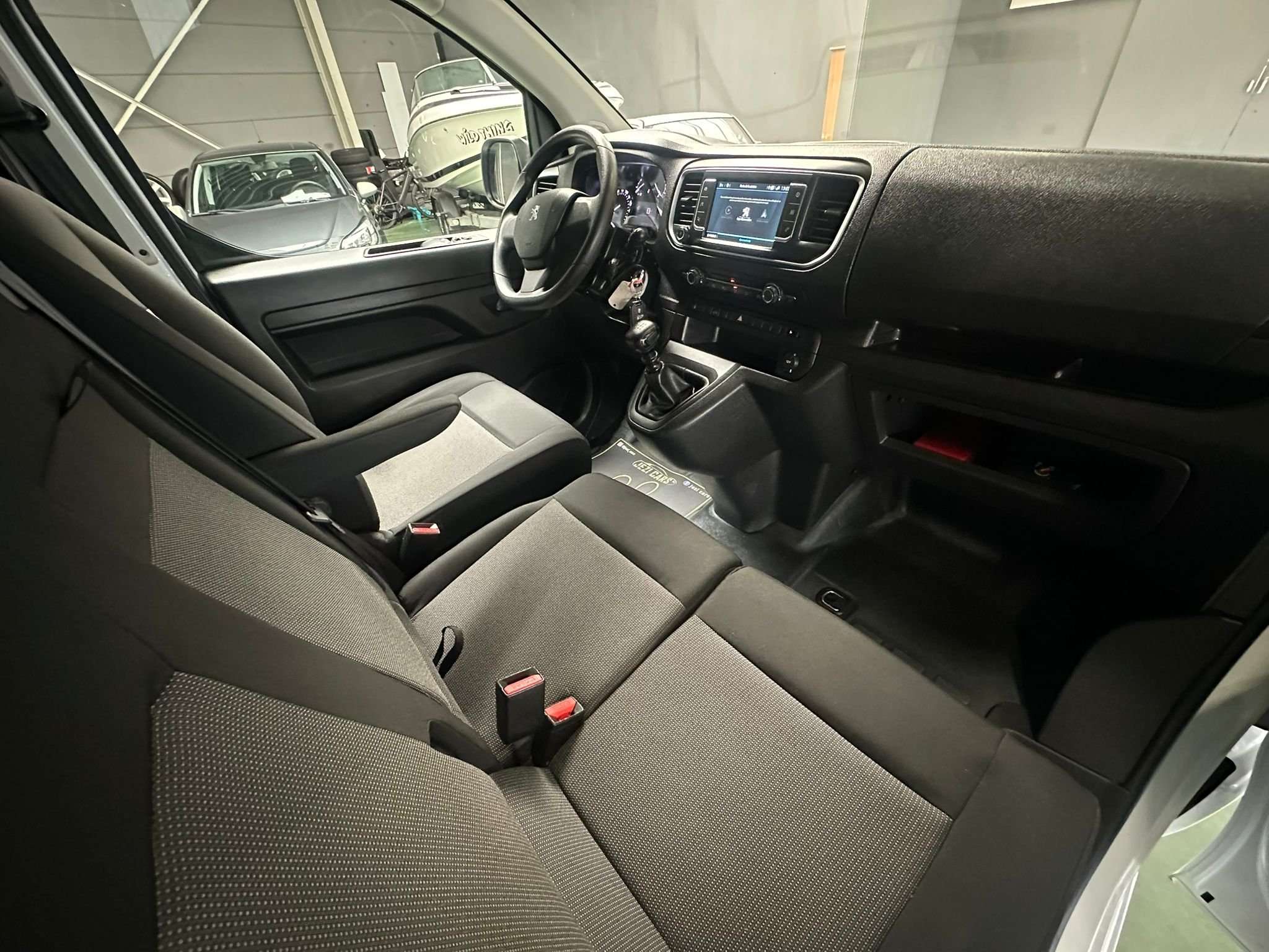 Peugeot Expert 2.0 L BlueHDi 145 L2