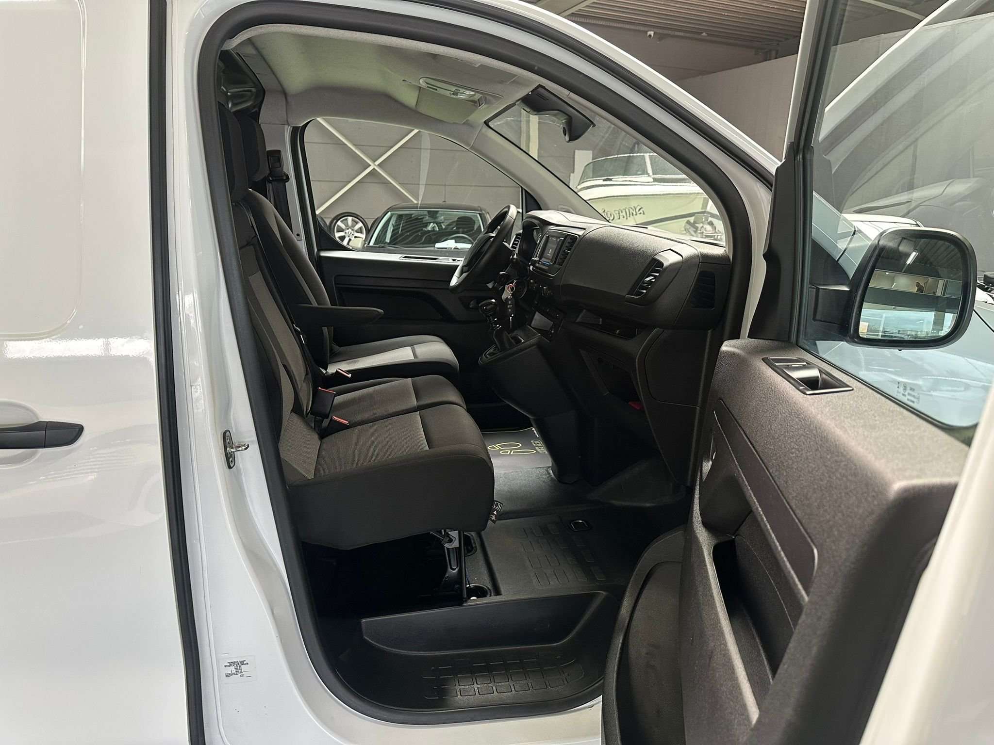 Peugeot Expert 2.0 L BlueHDi 145 L2