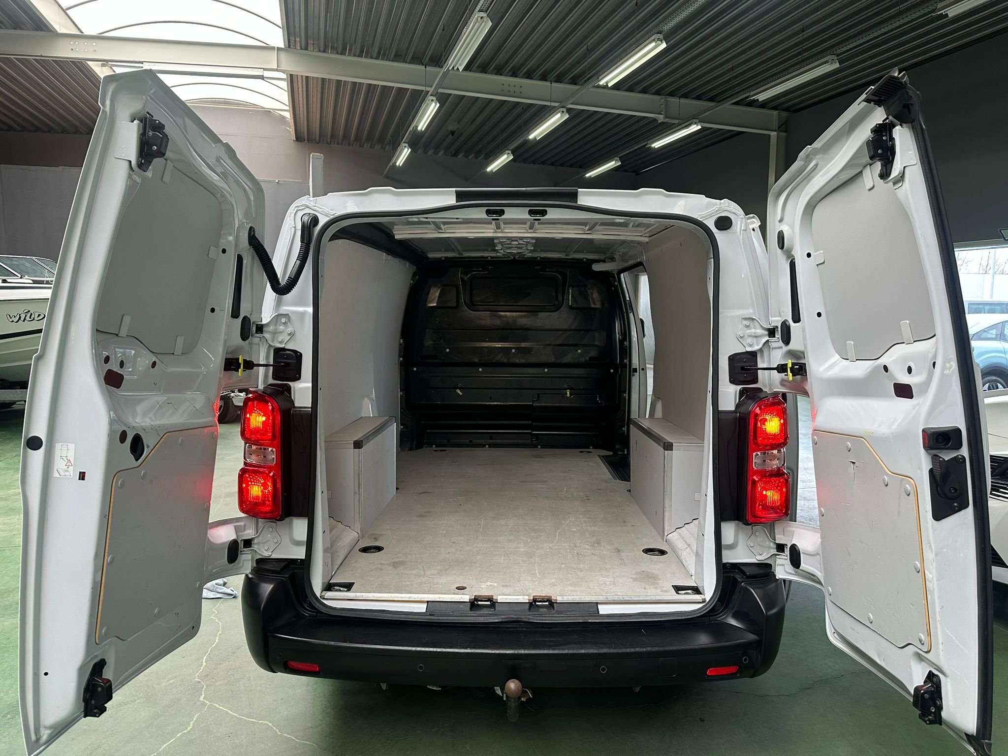 Peugeot Expert 2.0 L BlueHDi 145 L2