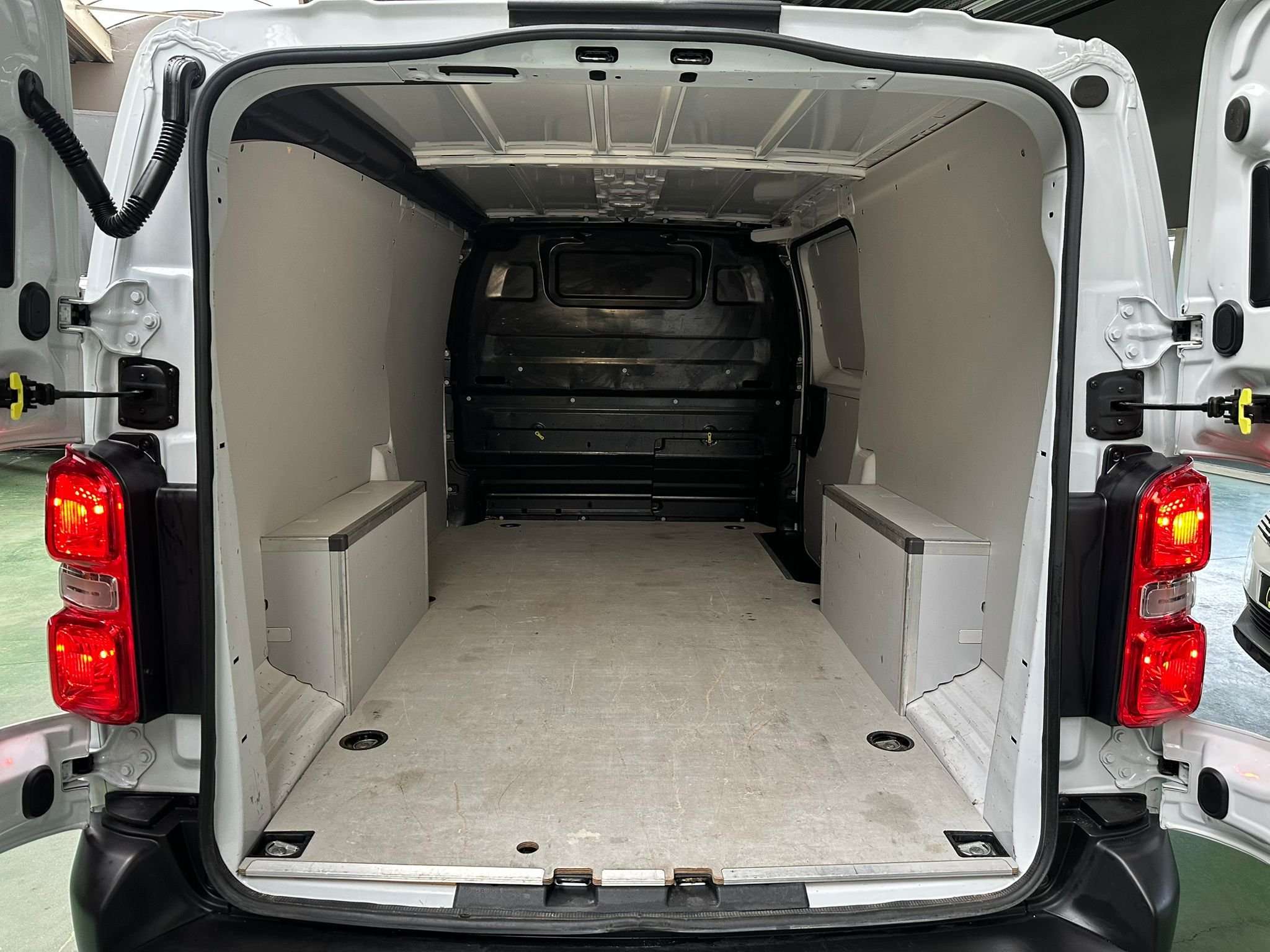 Peugeot Expert 2.0 L BlueHDi 145 L2