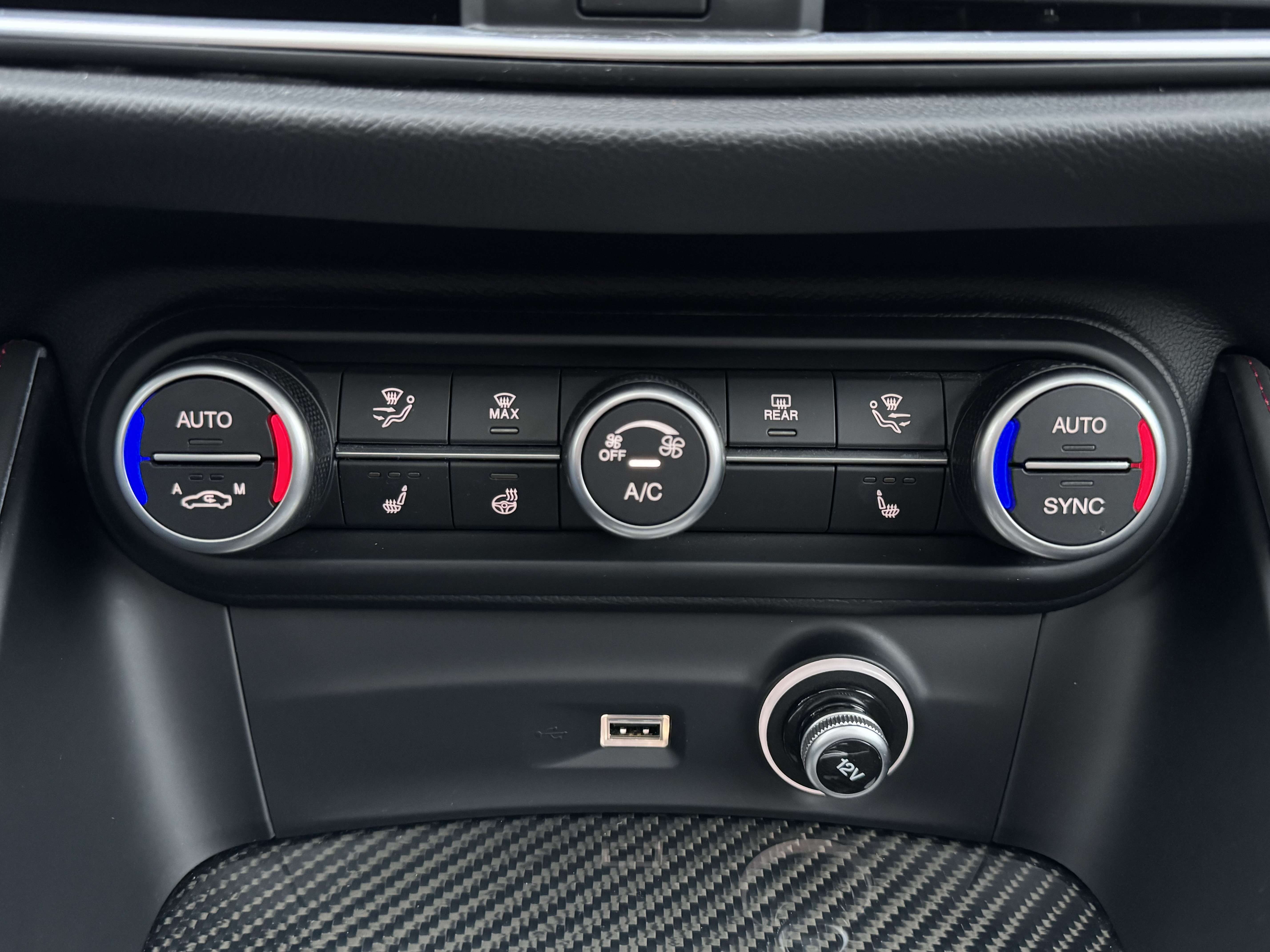 Alfa Romeo Stelvio 2.9 T Q4 Quadrifoglio /CARBON /CARPLAY /PANO / ACC
