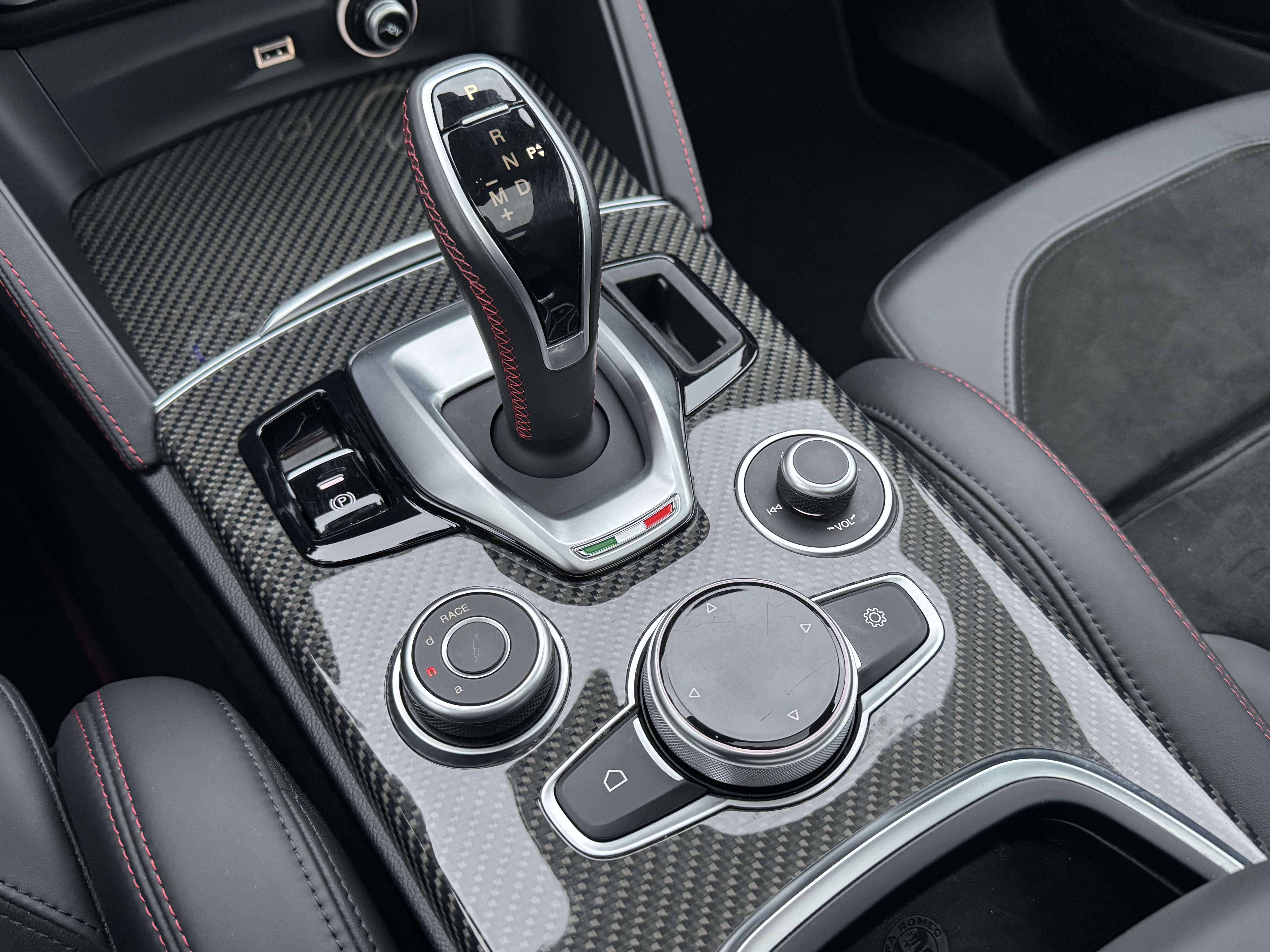 Alfa Romeo Stelvio 2.9 T Q4 Quadrifoglio /CARBON /CARPLAY /PANO / ACC