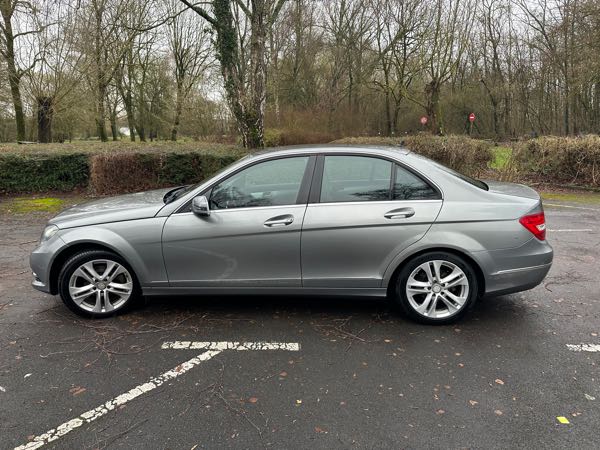Mercedes-Benz Classe C III (2) 200 CDI BLUEEFFICIENCY AVANTGARDE 7G-TRONIC