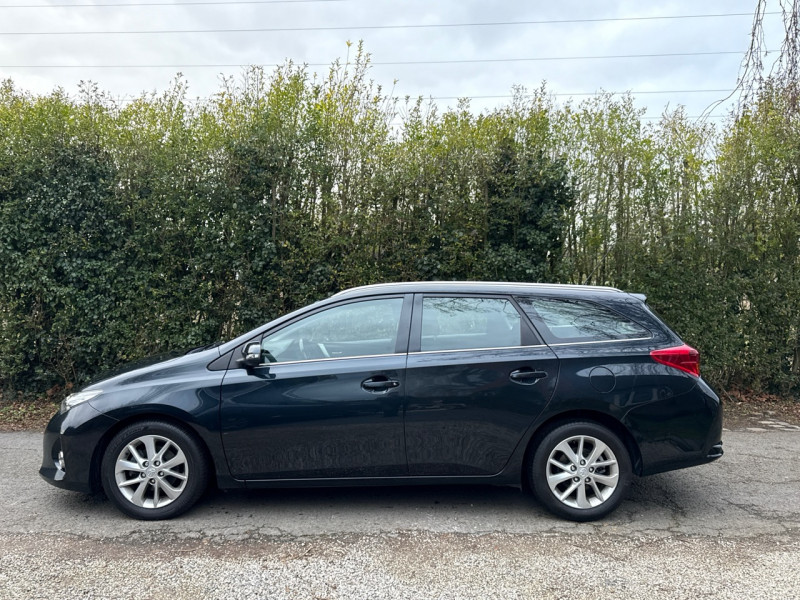 Toyota AURIS TOURING SPORTS 90 D-4D DYNAMIC BUSINESS * 11/2015 * CAMERA * GARANTIE