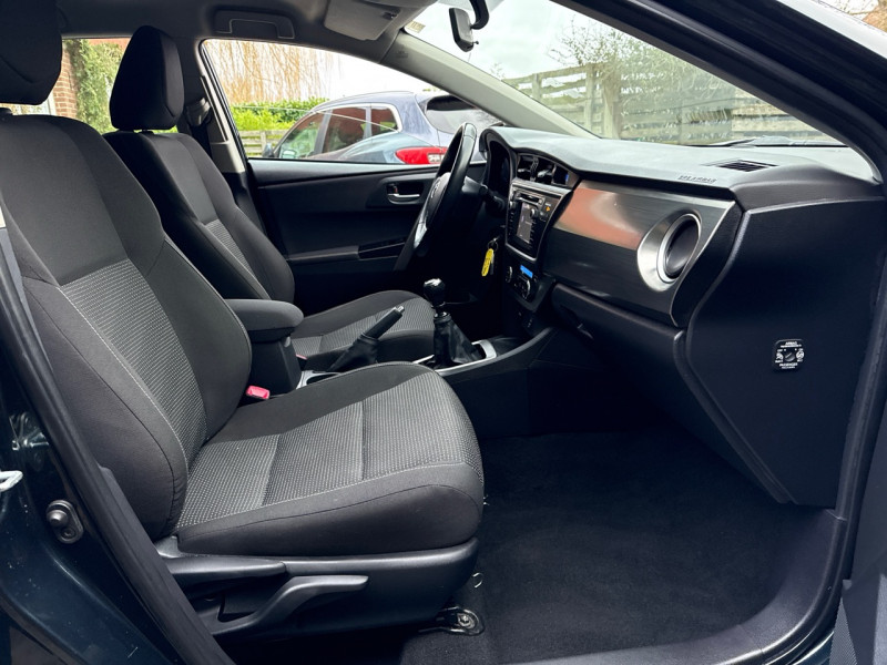 Toyota AURIS TOURING SPORTS 90 D-4D DYNAMIC BUSINESS * 11/2015 * CAMERA * GARANTIE