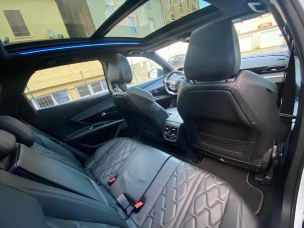 Peugeot 3008 (2) 1.2 PURETECH 130 S&amp;S FELINE 120G
