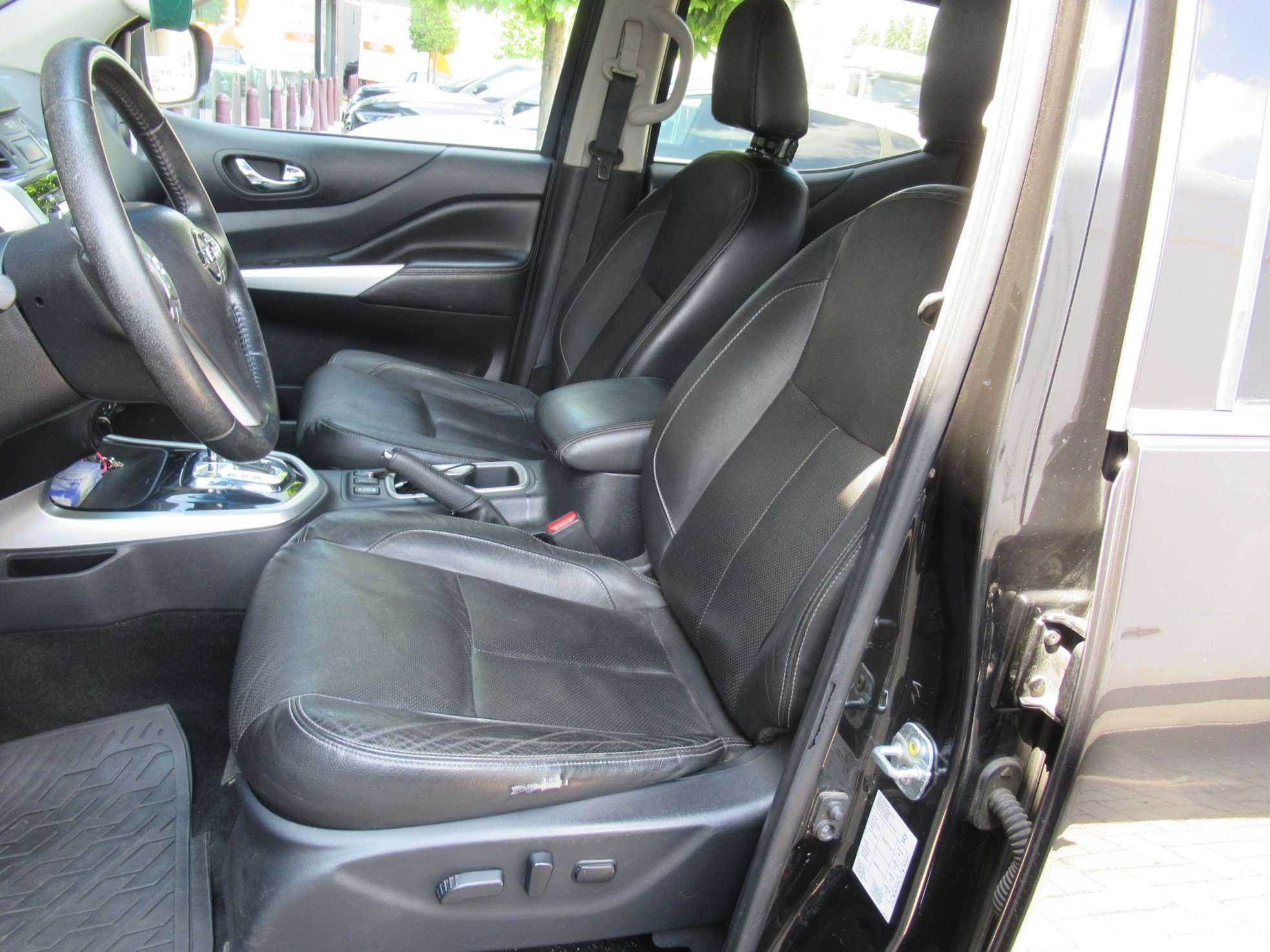 Nissan Navara NP300 Double Cab 5plaats 4x4 Autom.-Leder-Navi-A/C