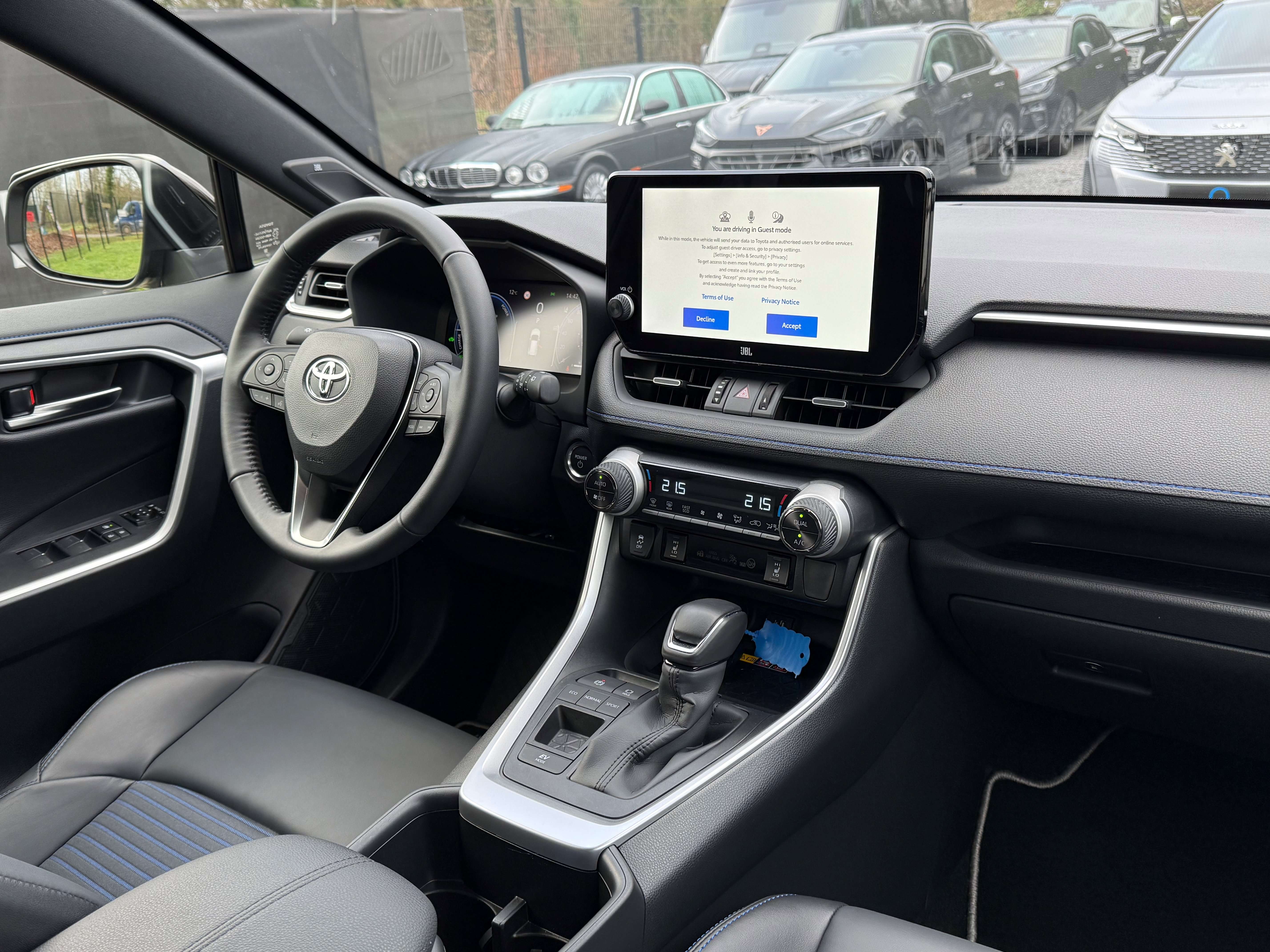 Toyota RAV 4 STYLE APPLE CARPLAY JBL SOUND 360° CAMERA