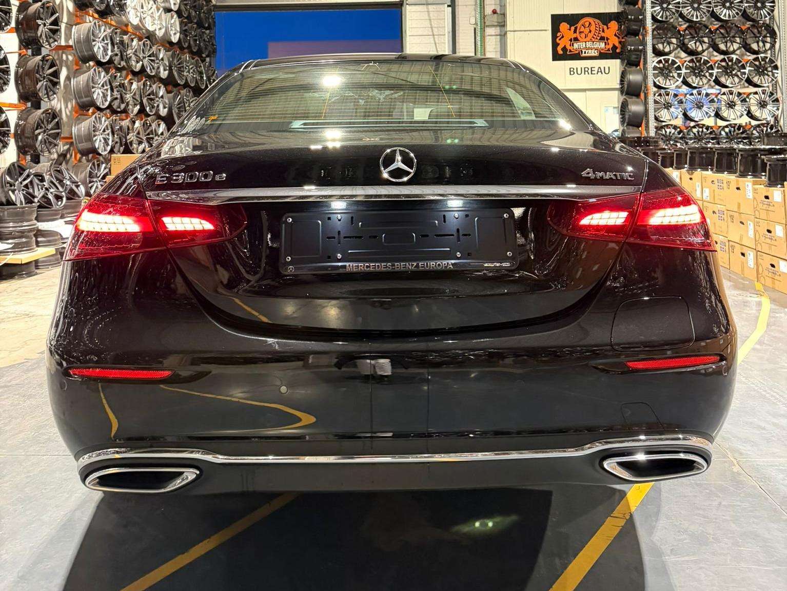 Mercedes-Benz E 300 E 300 e 4-Matic PHEV Exclusive Line