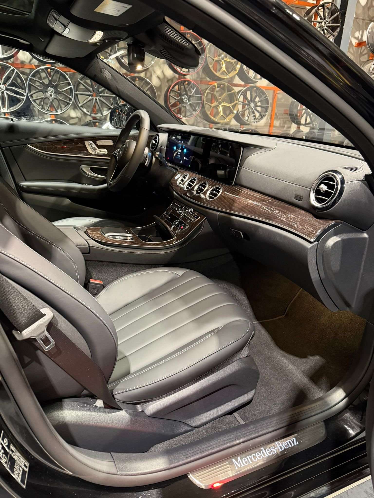Mercedes-Benz E 300 E 300 e 4-Matic PHEV Exclusive Line