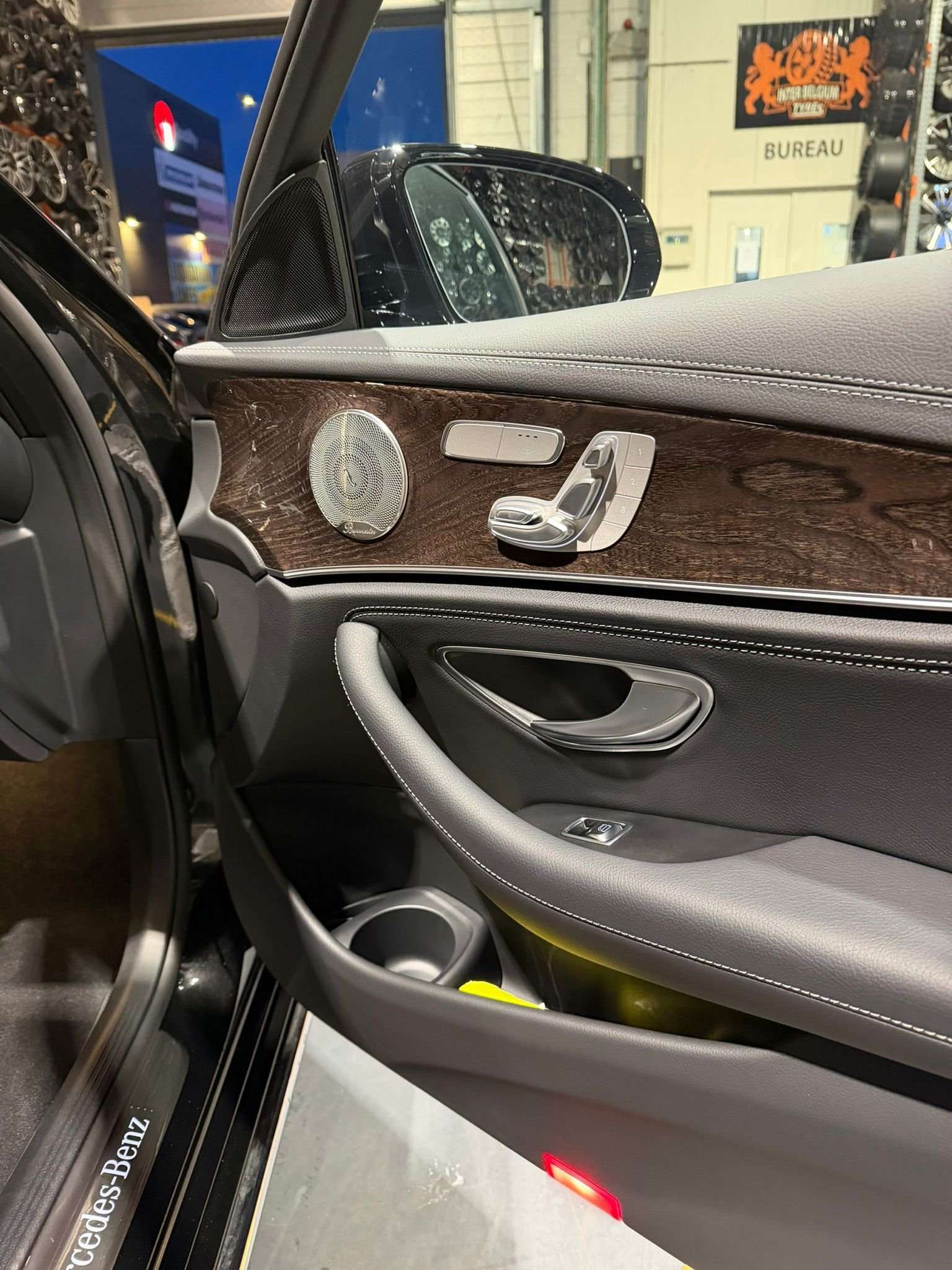 Mercedes-Benz E 300 E 300 e 4-Matic PHEV Exclusive Line