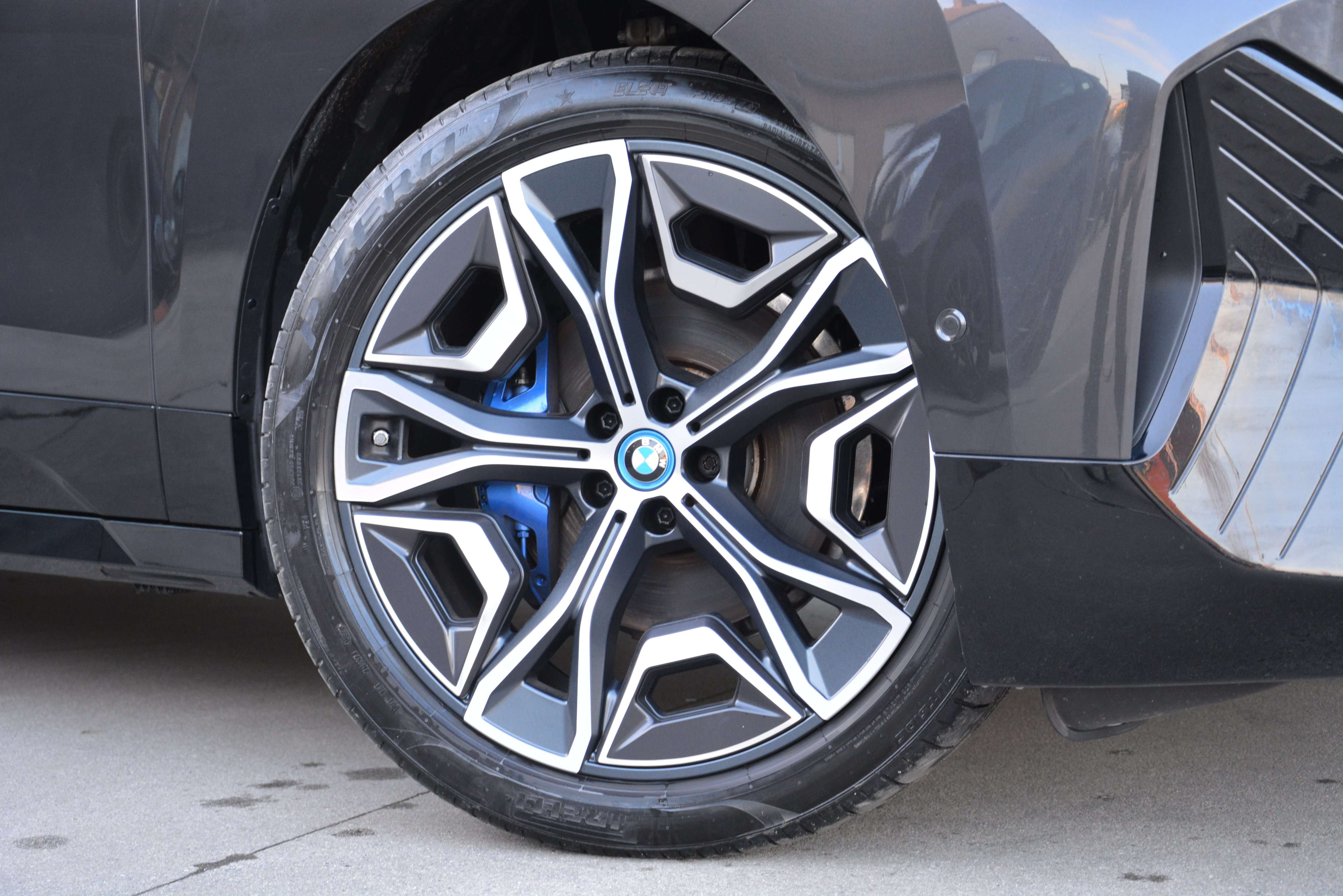 BMW iX xDrive40 M-Sport/360°/Laser/Trekhh/HUD/ACC/22"