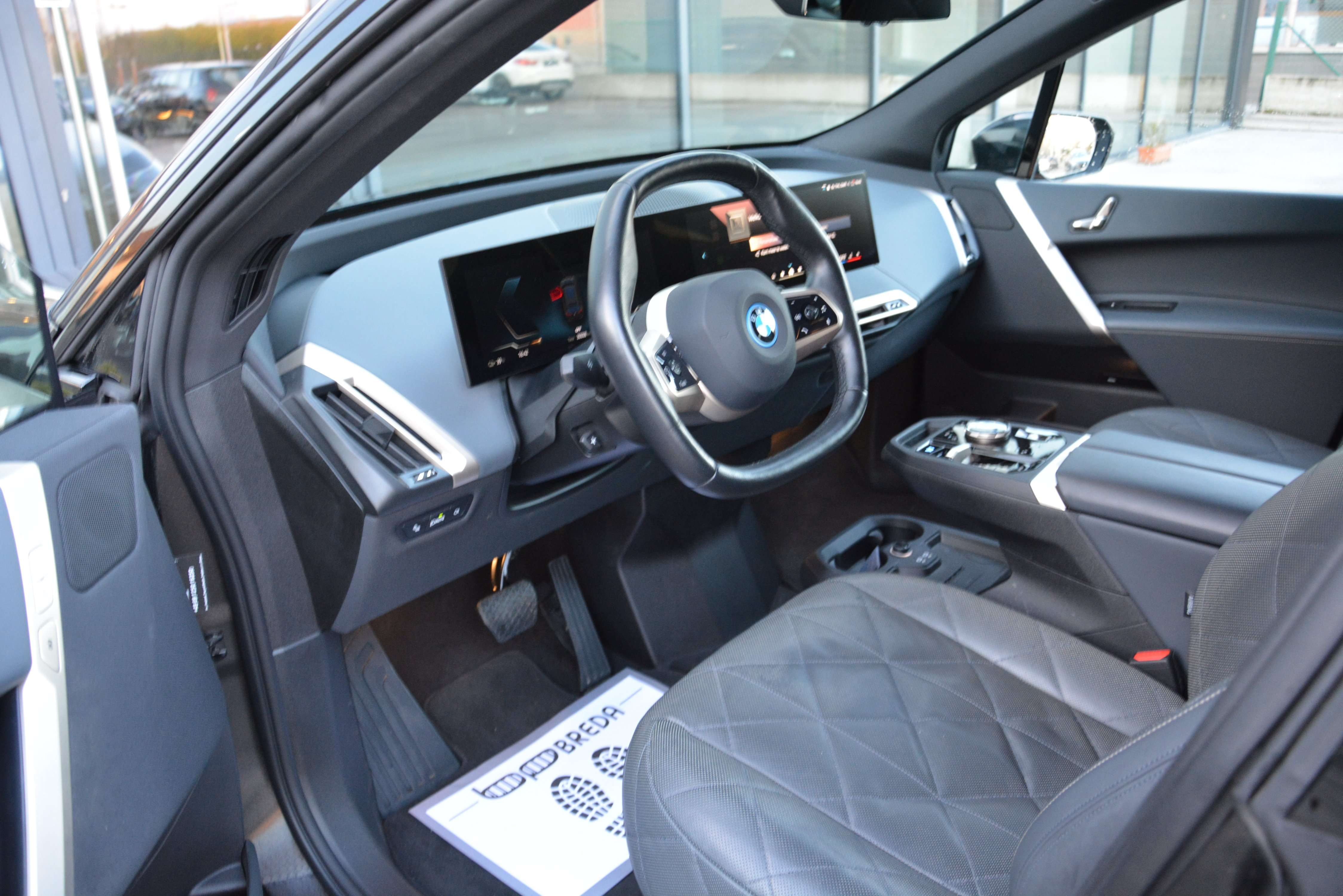 BMW iX xDrive40 M-Sport/360°/Laser/Trekhh/HUD/ACC/22"