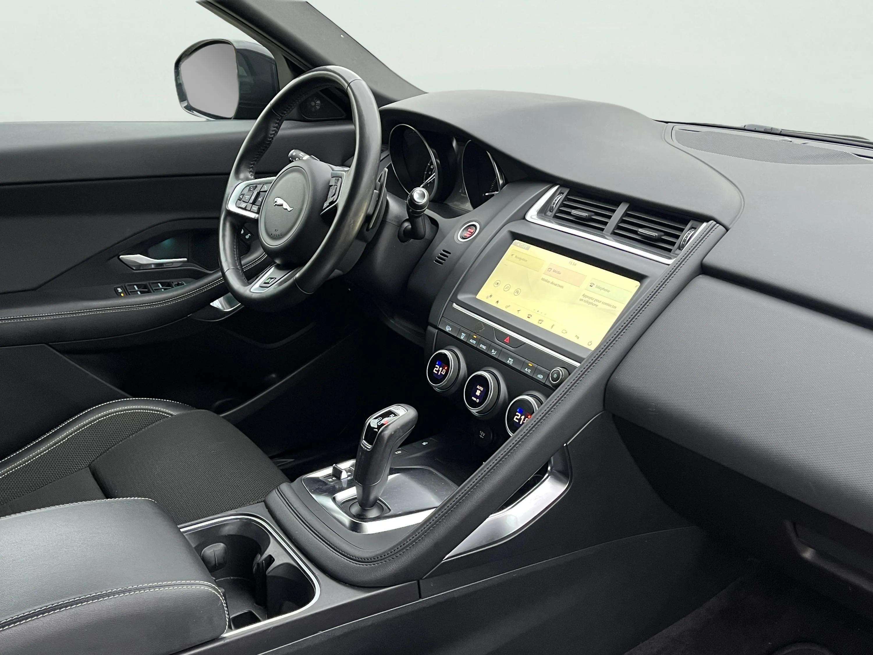 Jaguar E-Pace E-Pace 2.0 T MHEV AWD P200 R-Dynamic SE