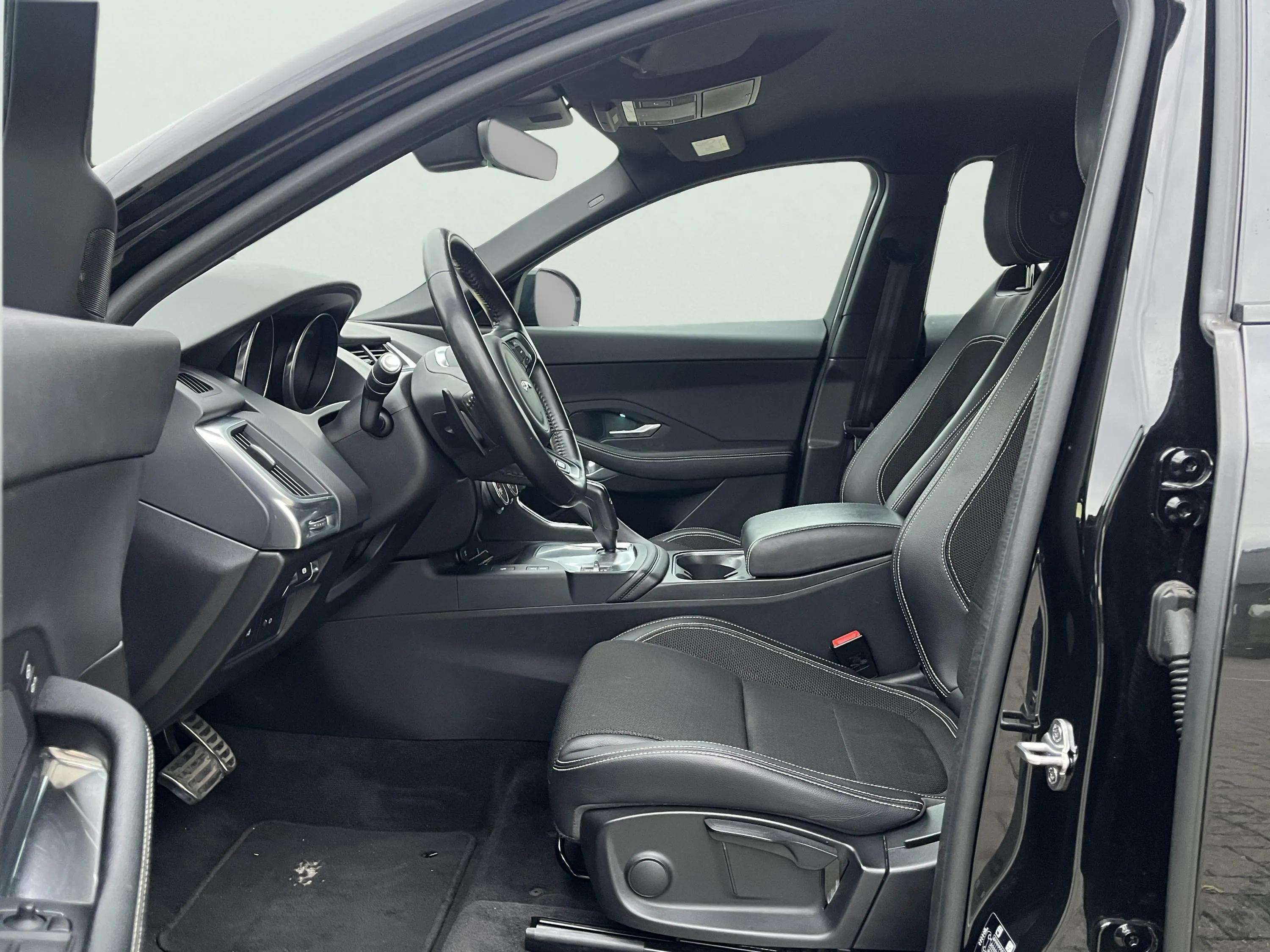 Jaguar E-Pace E-Pace 2.0 T MHEV AWD P200 R-Dynamic SE