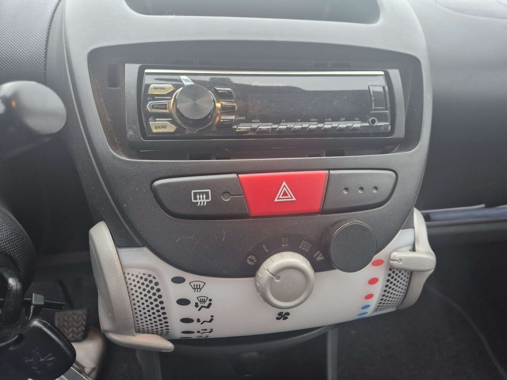 Peugeot 107 1.0i Access//DEGATS CARROSSERIE/MARCHAND OU EXPORT