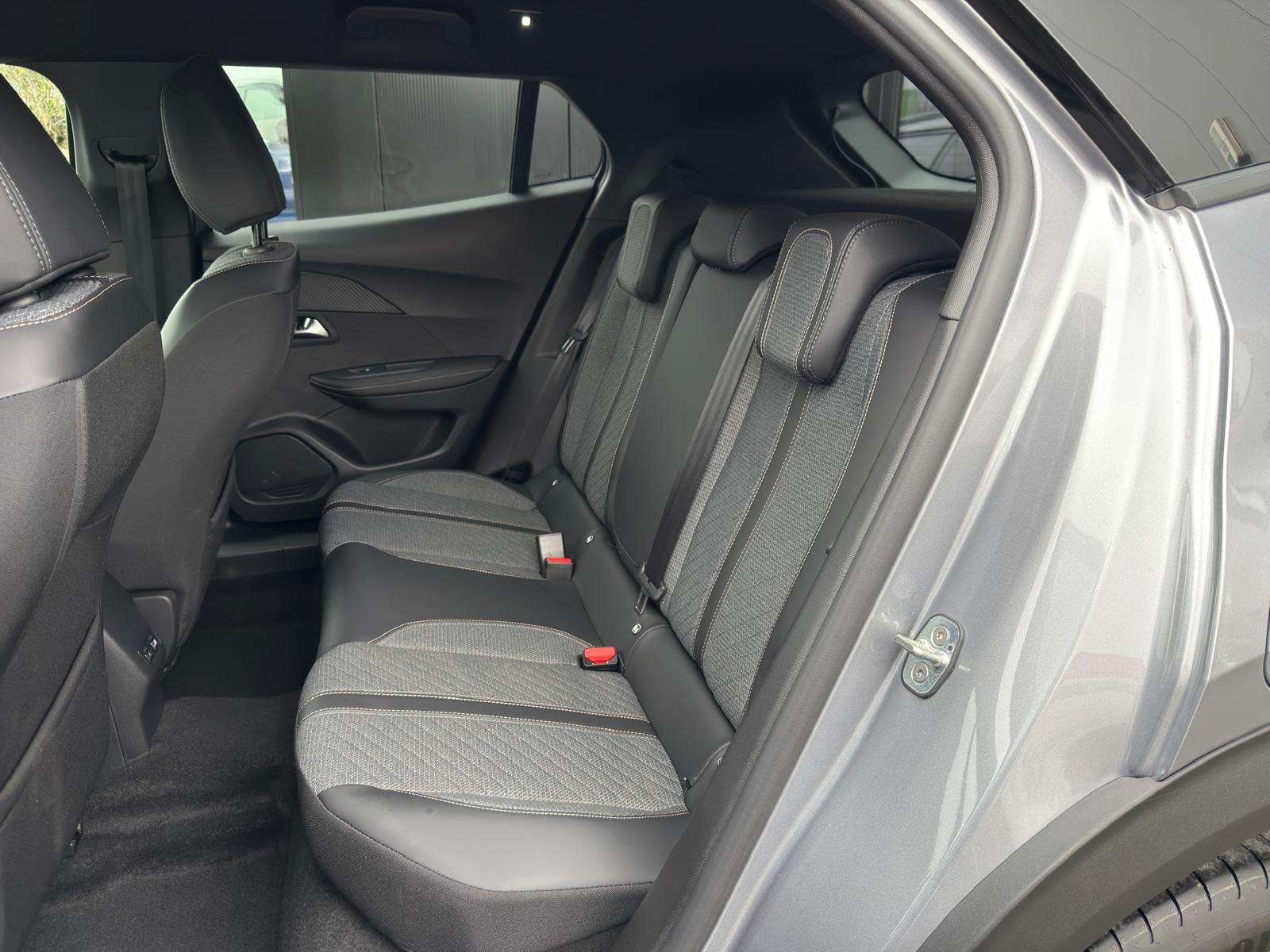 Peugeot 2008 12 Hybride Allure Automaat