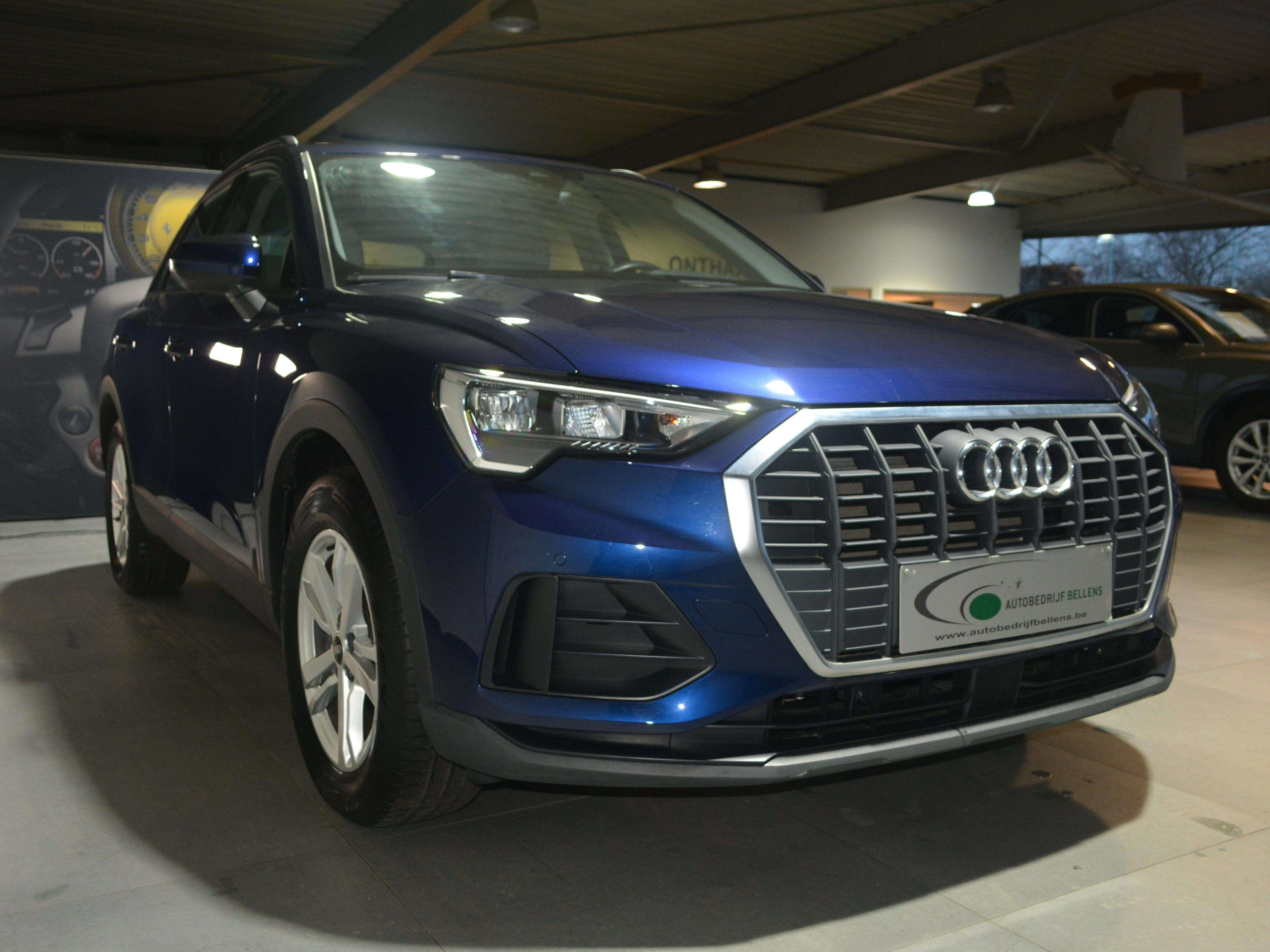 Audi Q3 Q3 35 TFSI Business S tronic / LEDER/NAVI /3466 KM