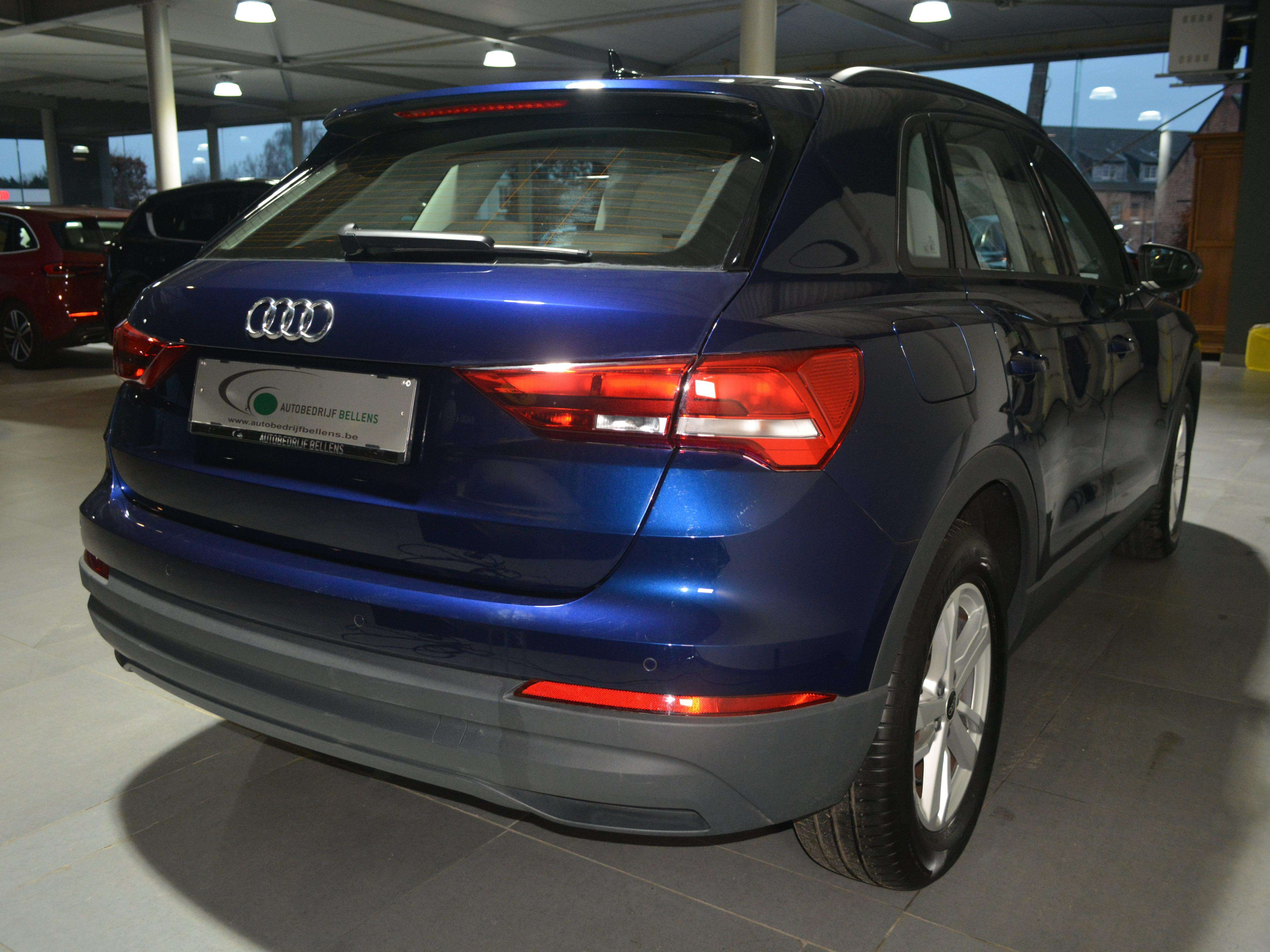 Audi Q3 Q3 35 TFSI Business S tronic / LEDER/NAVI /3466 KM