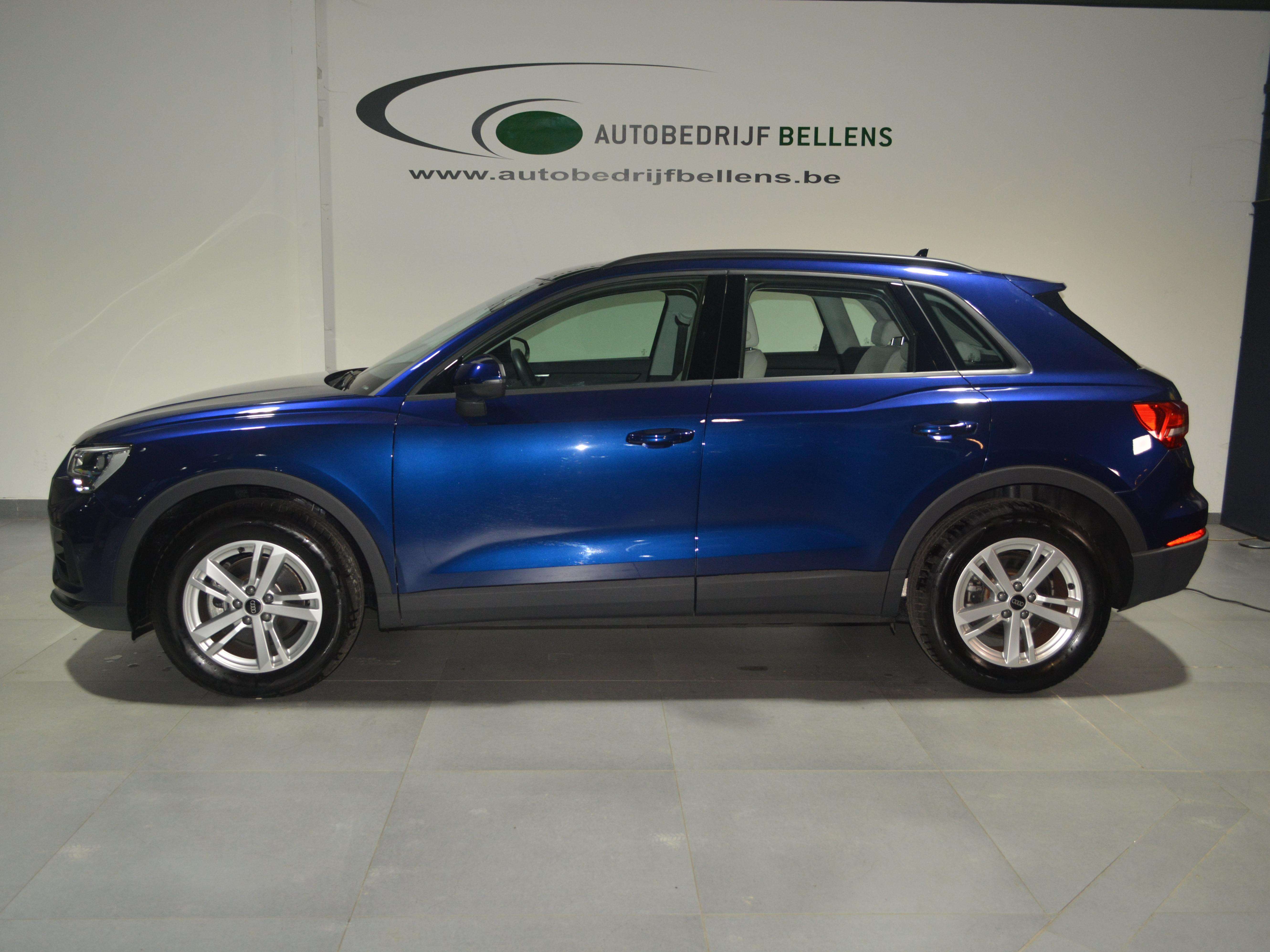 Audi Q3 Q3 35 TFSI Business S tronic / LEDER/NAVI /3466 KM