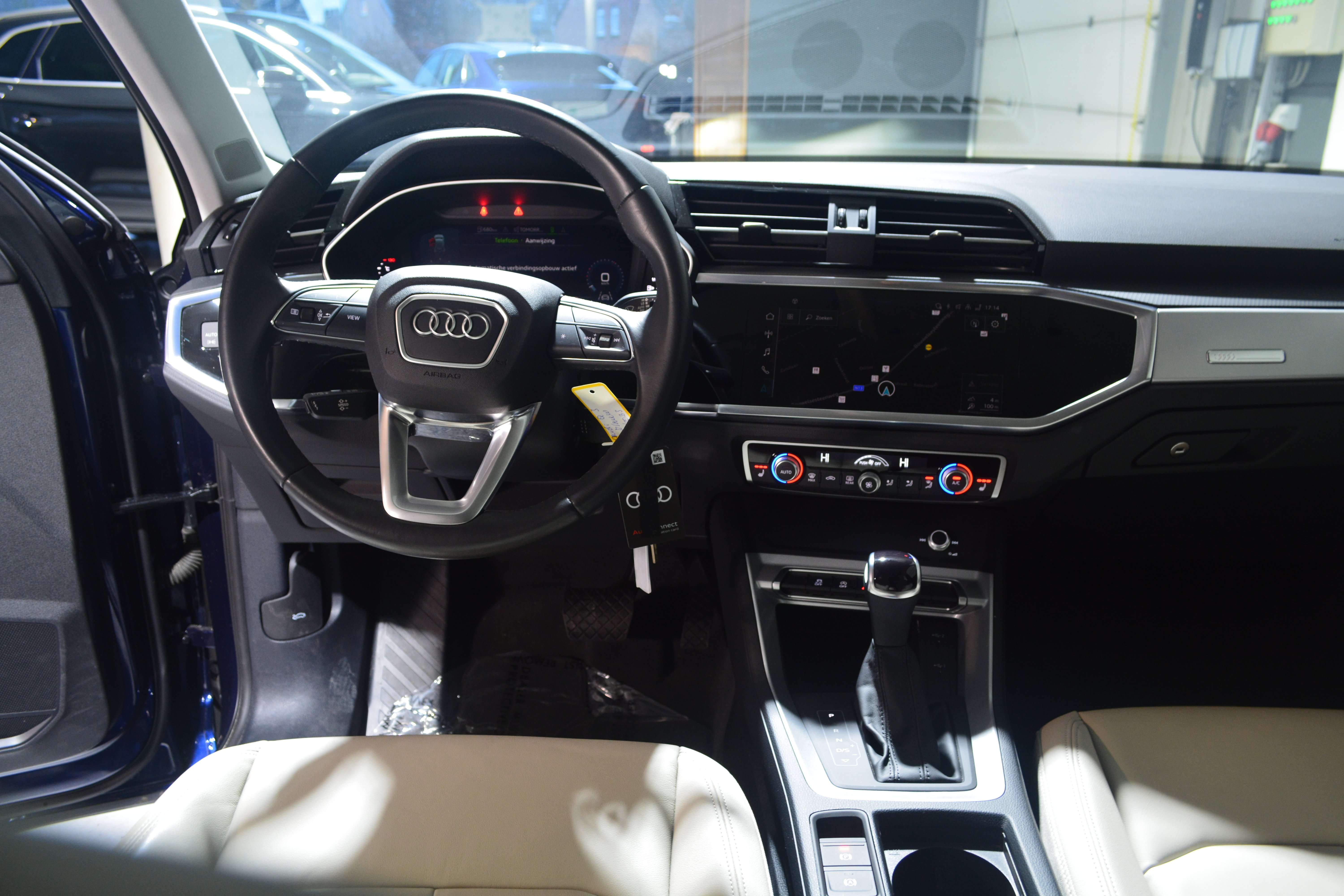 Audi Q3 Q3 35 TFSI Business S tronic / LEDER/NAVI /3466 KM