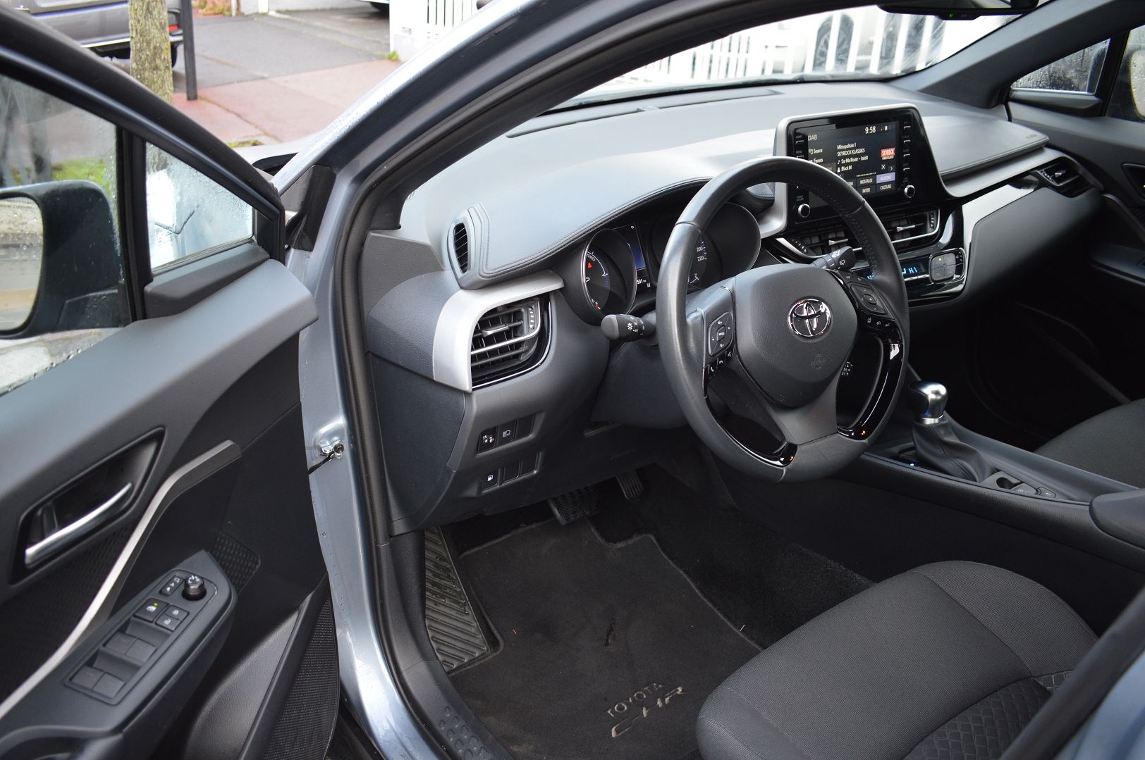 Toyota C-HR 1.8 HYBRIDE 122CH DYNAMIC BUSINESS E-CVT + PROGRAMME BEYOND ZERO ACADEMY