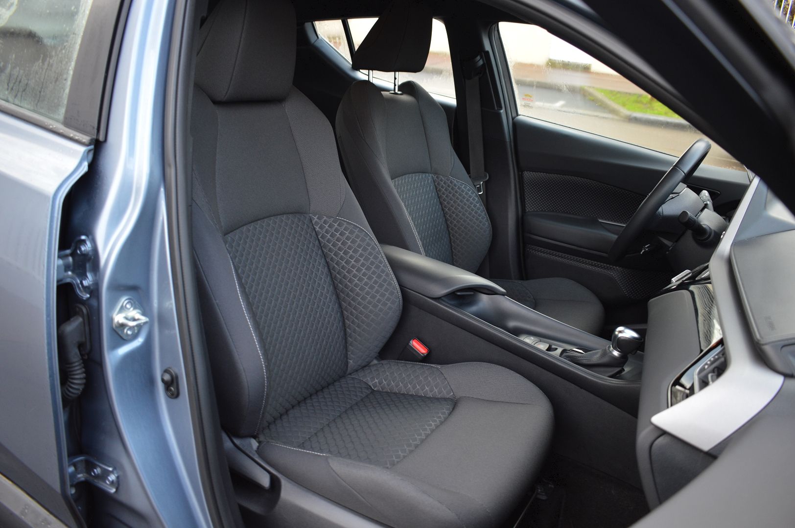 Toyota C-HR 1.8 HYBRIDE 122CH DYNAMIC BUSINESS E-CVT + PROGRAMME BEYOND ZERO ACADEMY