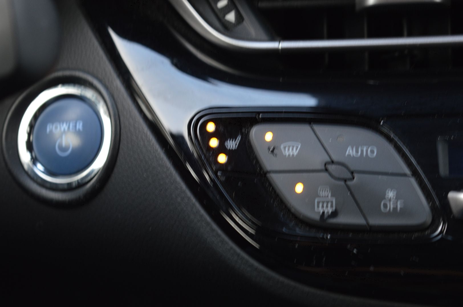 Toyota C-HR 1.8 HYBRIDE 122CH DYNAMIC BUSINESS E-CVT + PROGRAMME BEYOND ZERO ACADEMY