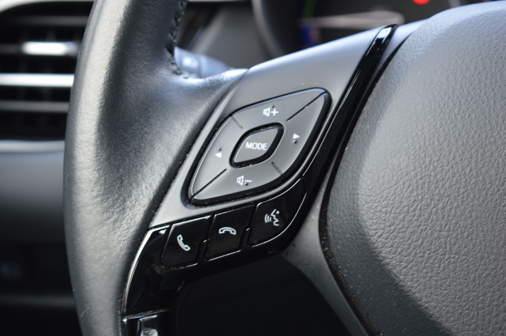 Toyota C-HR 1.8 HYBRIDE 122CH DYNAMIC BUSINESS E-CVT + PROGRAMME BEYOND ZERO ACADEMY